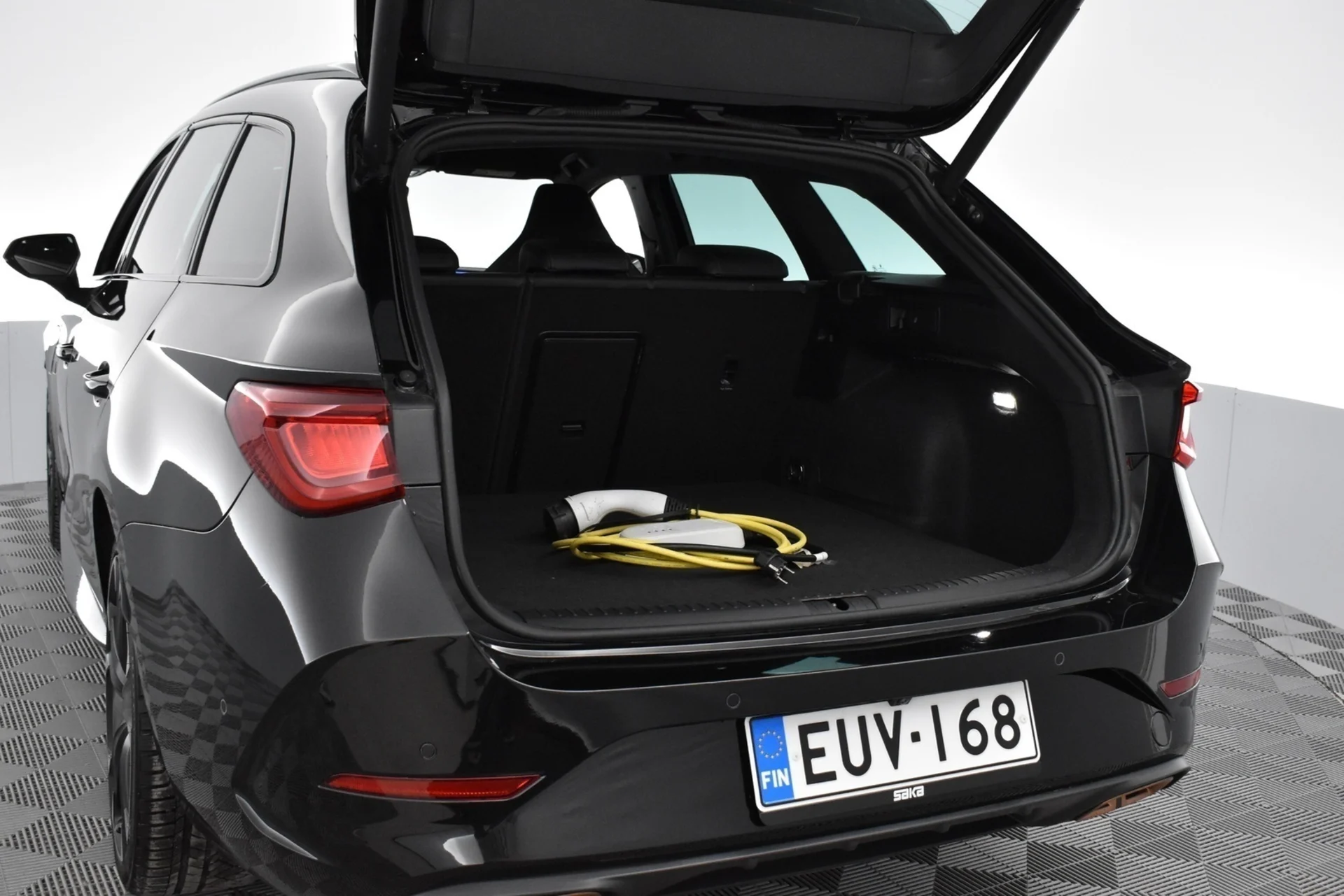 Car Image - 1ZKyfAHMbd4qxNb7hLxWYu