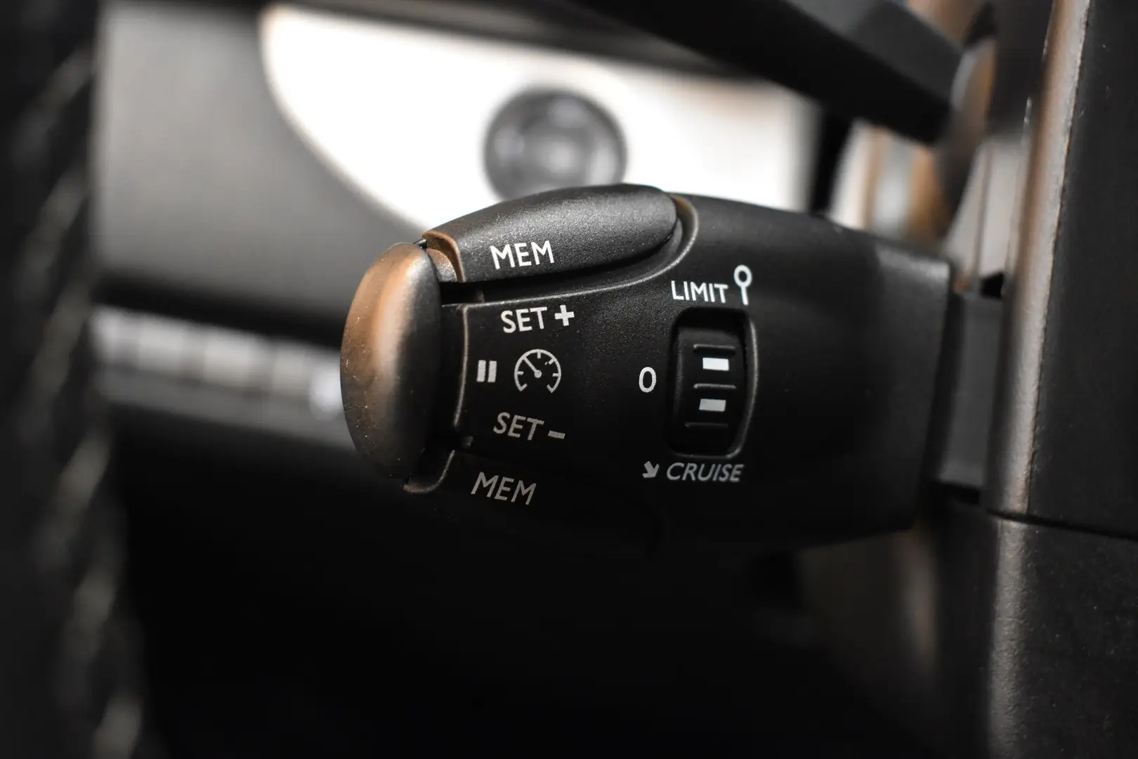 Car Image - 6HnNqyu5J5Dz7bgOiF0ZzJ