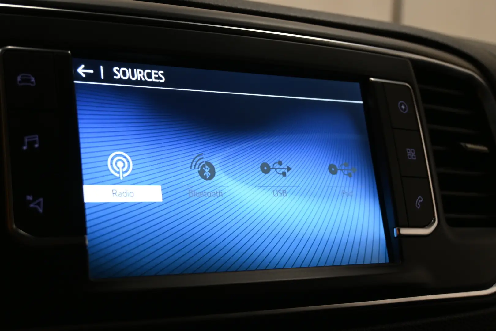 Car Image - 1KUM33XEESLai3At9q4SXJ