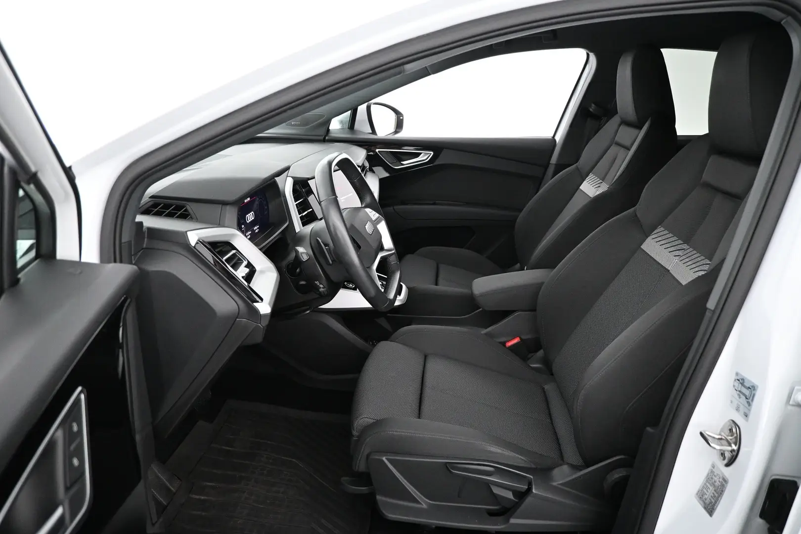 Car Image - DvZBINyq8JNIeirTfnZka