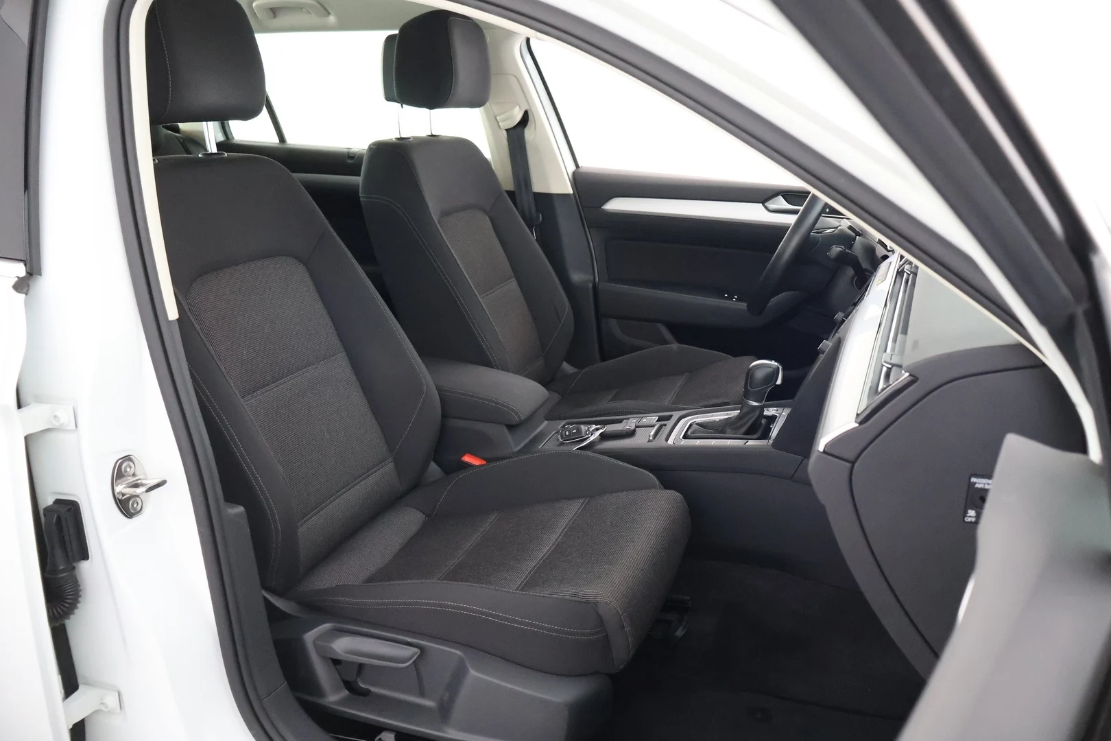 Car Image - 4nzwQsHx9X7l8ZrJFCklr8