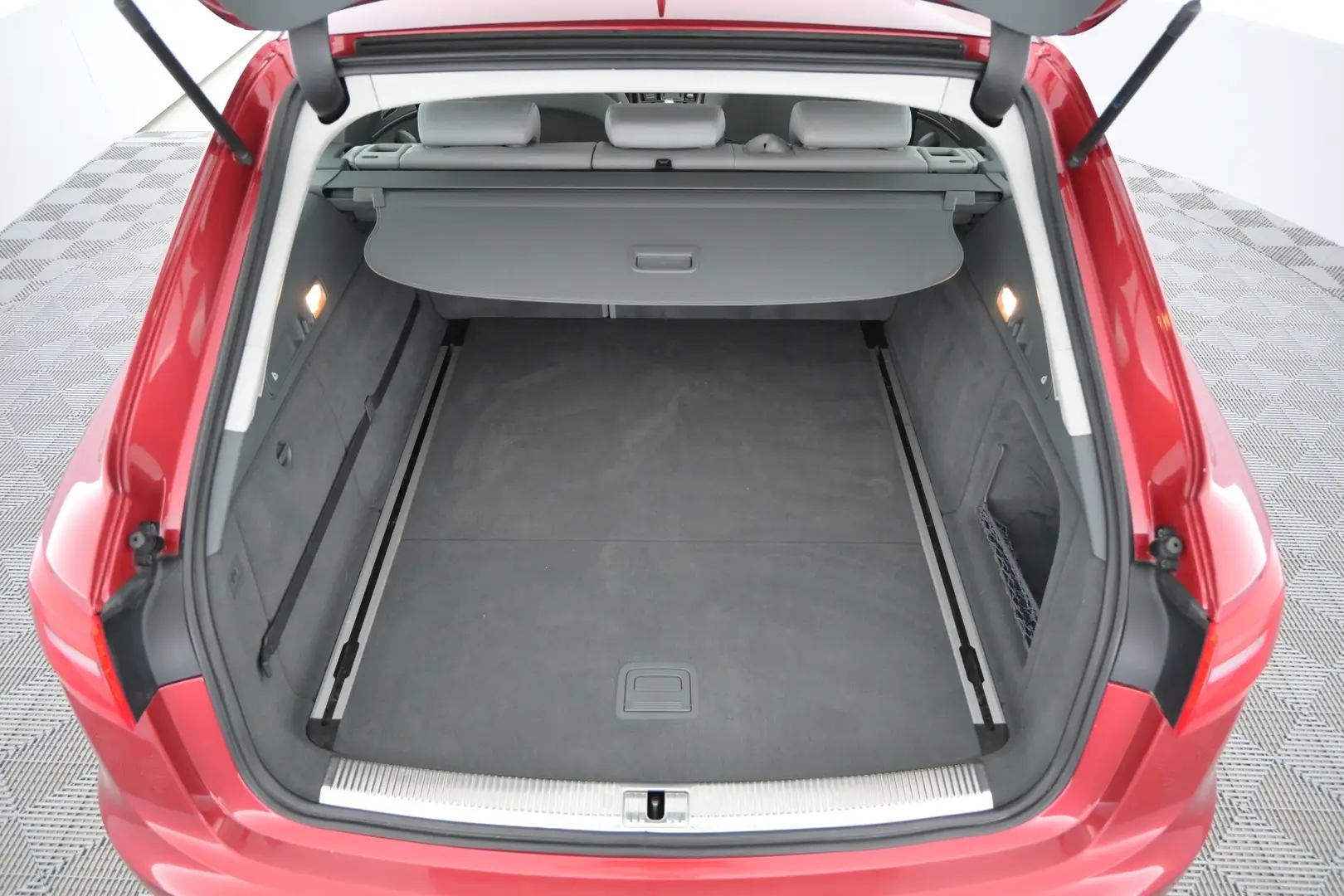 Car Image - 2U8dq7004scxgrffprvUAM