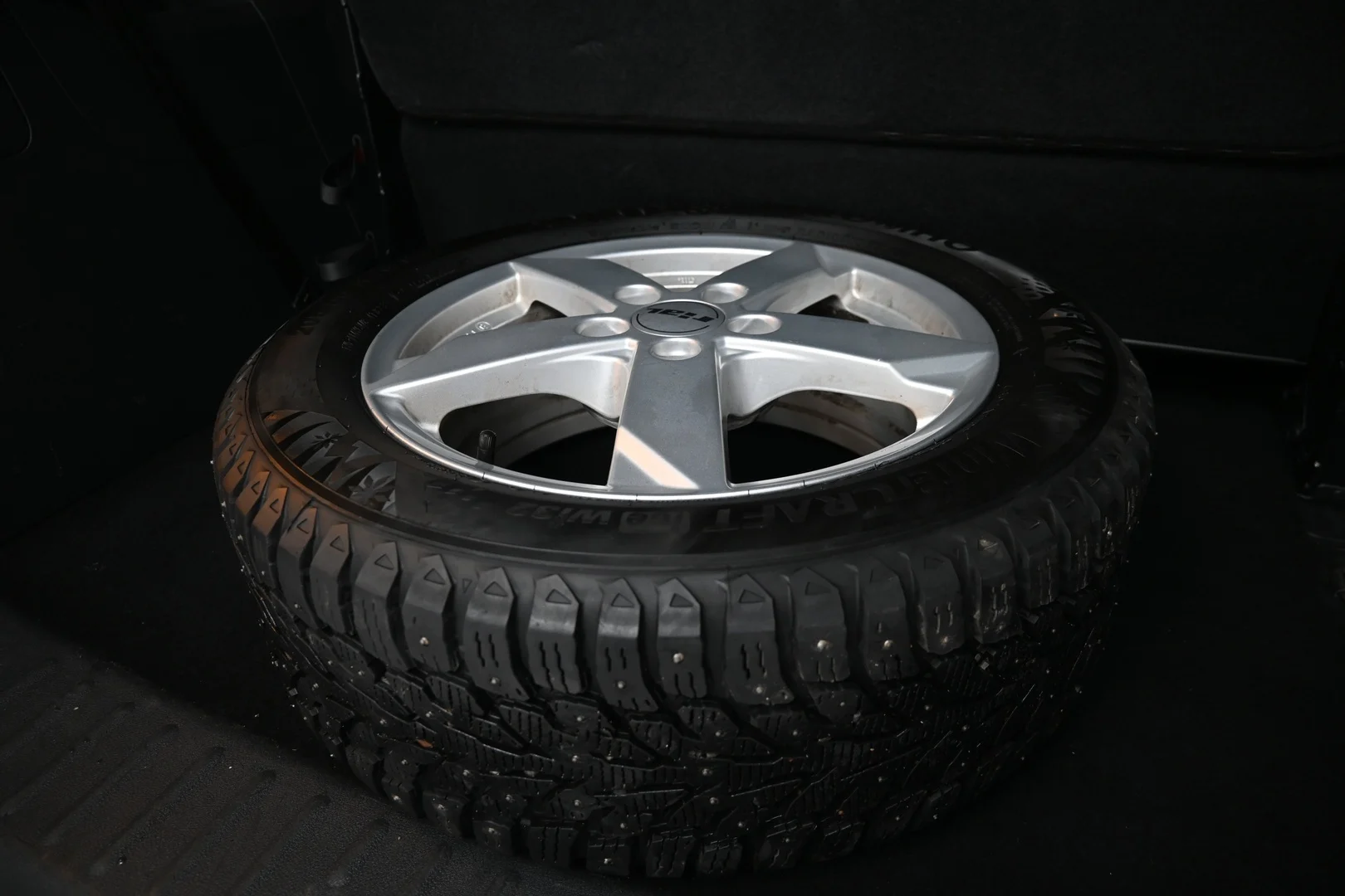 Car Image - 5P7IqyeVb5yBT8IccHFegG