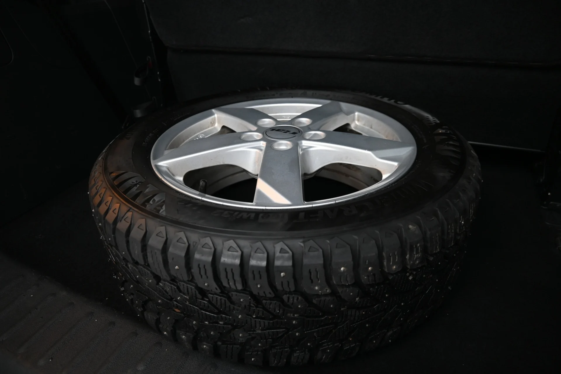 Car Image - 5P7IqyeVb5yBT8IccHFegG