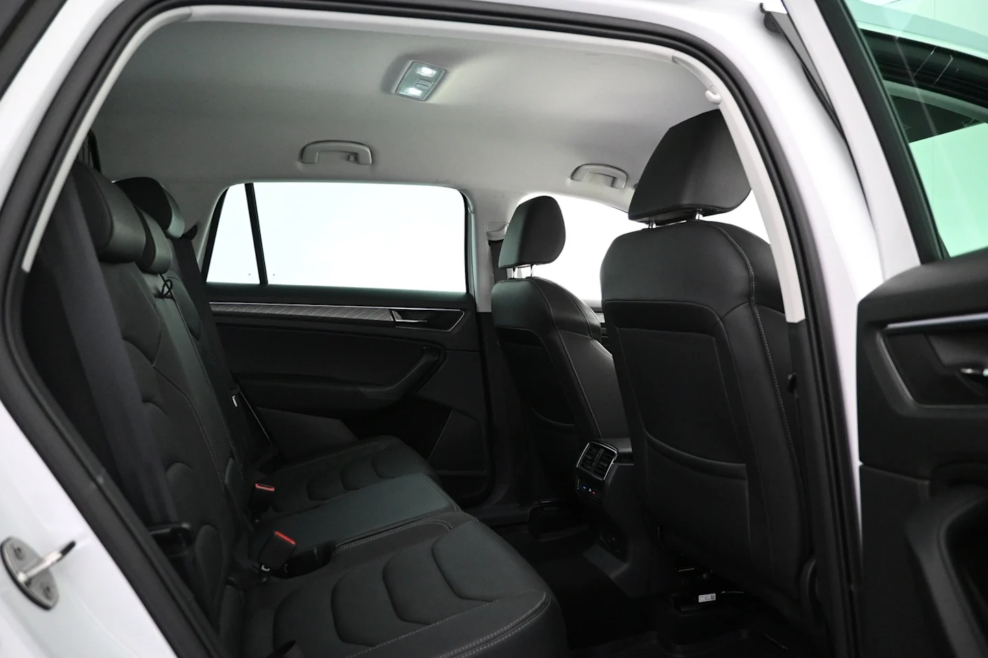 Car Image - 4LuozmvvtmWl5uv7Nd94Iz