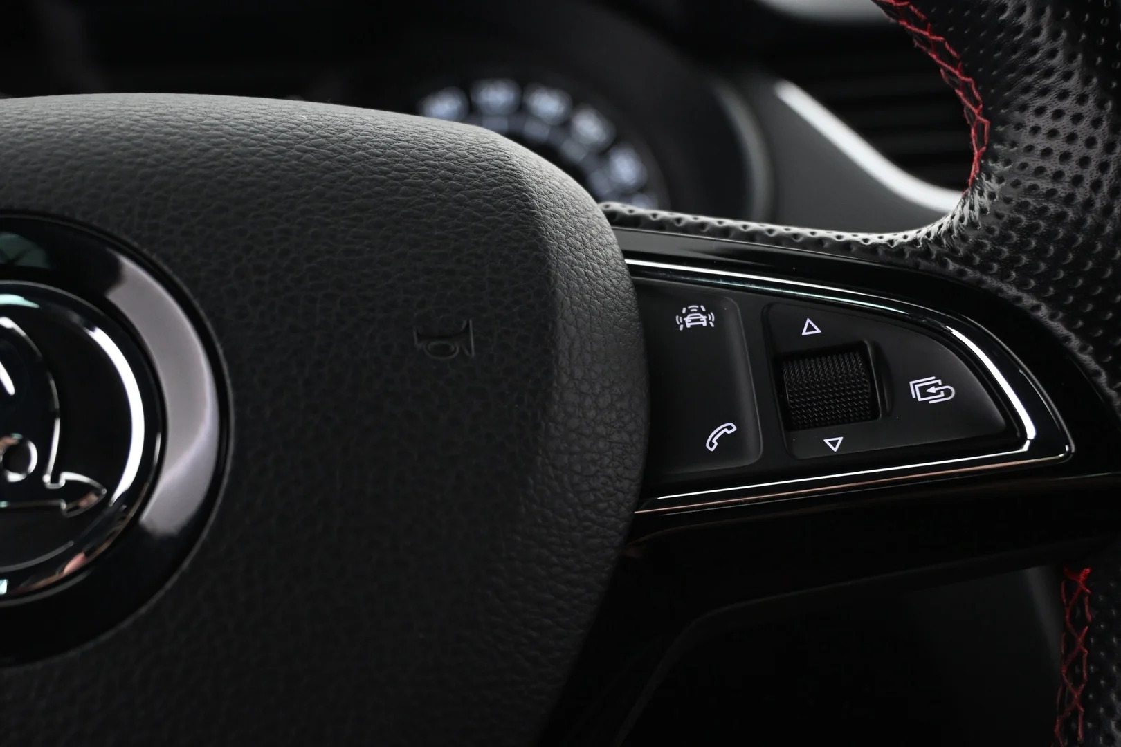 Car Image - 5FqOdjkRpViTDhv3EyY7Av