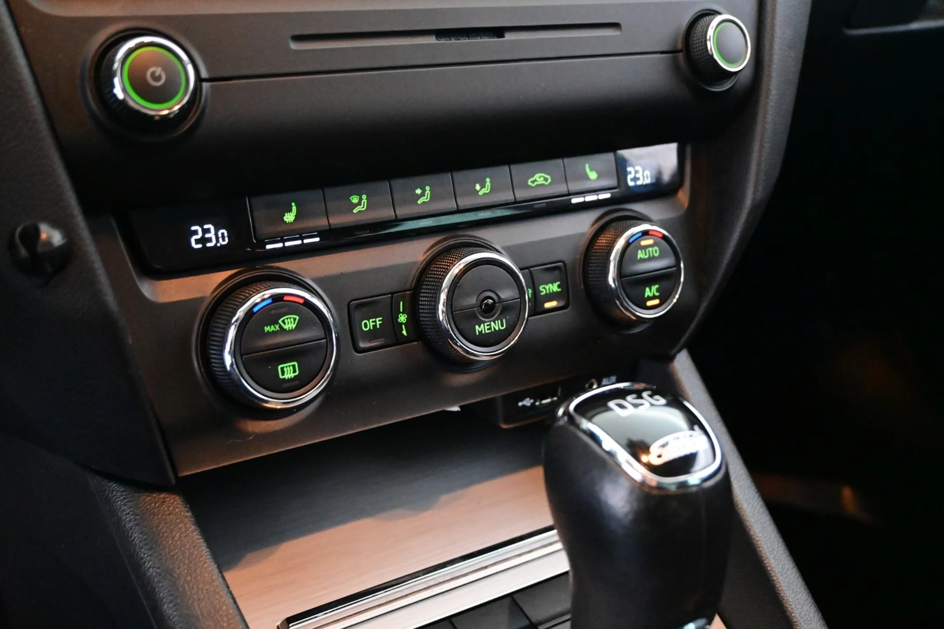 Car Image - 3AIwinkd2WthoxVbPFdHwe