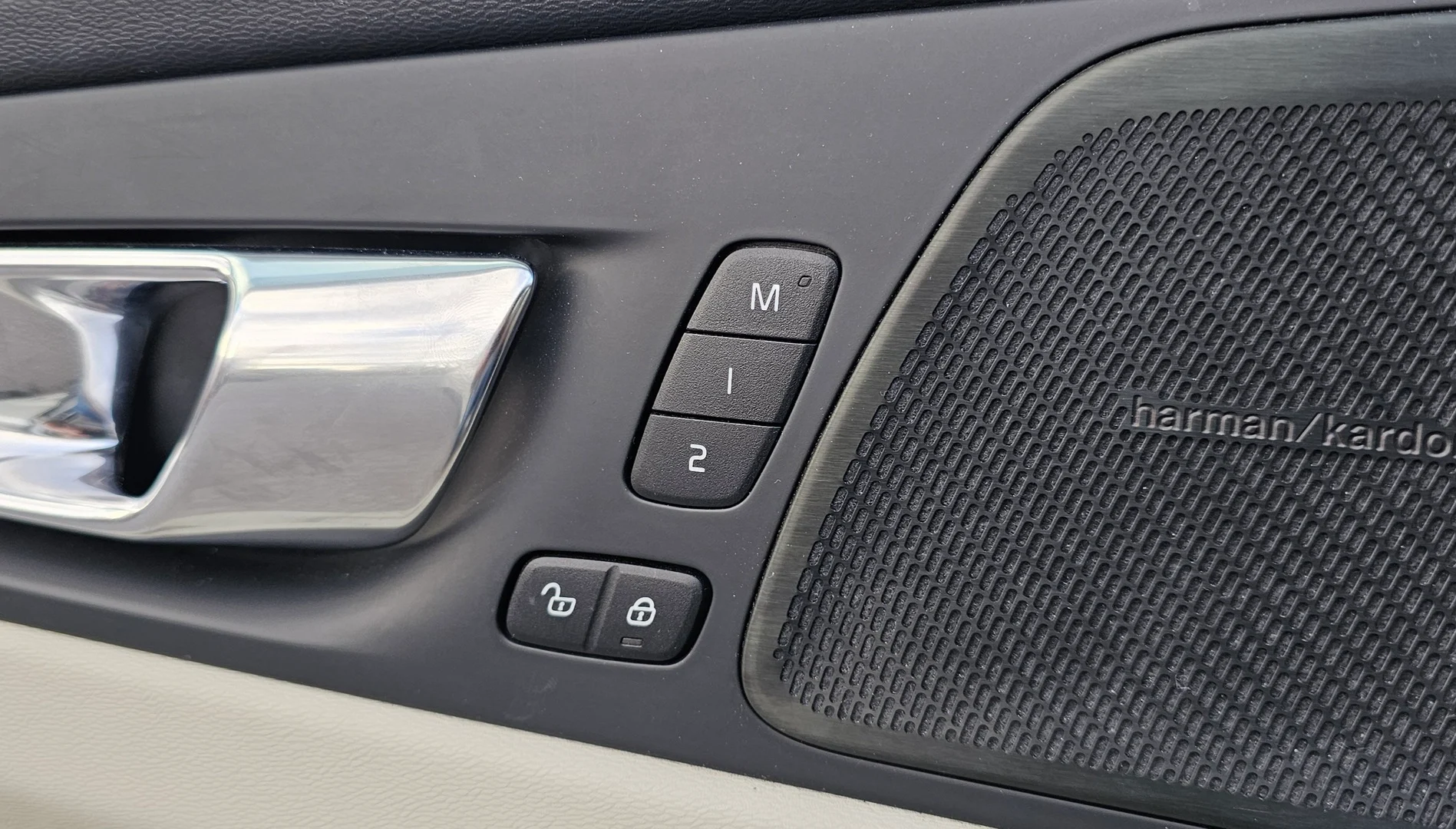 Car Image - 6IZSjjX0oA9OgaMk56g7kd