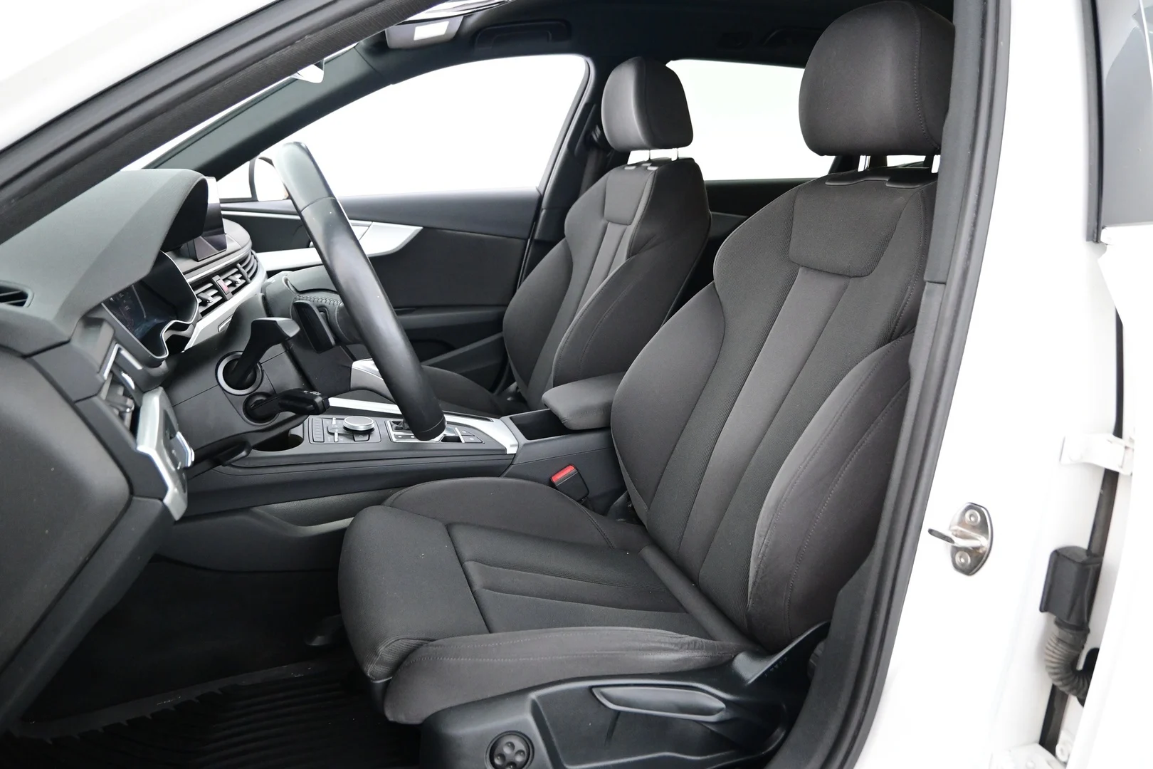 Car Image - 1aYcPEL33i1Z7Ka0vxQs1X