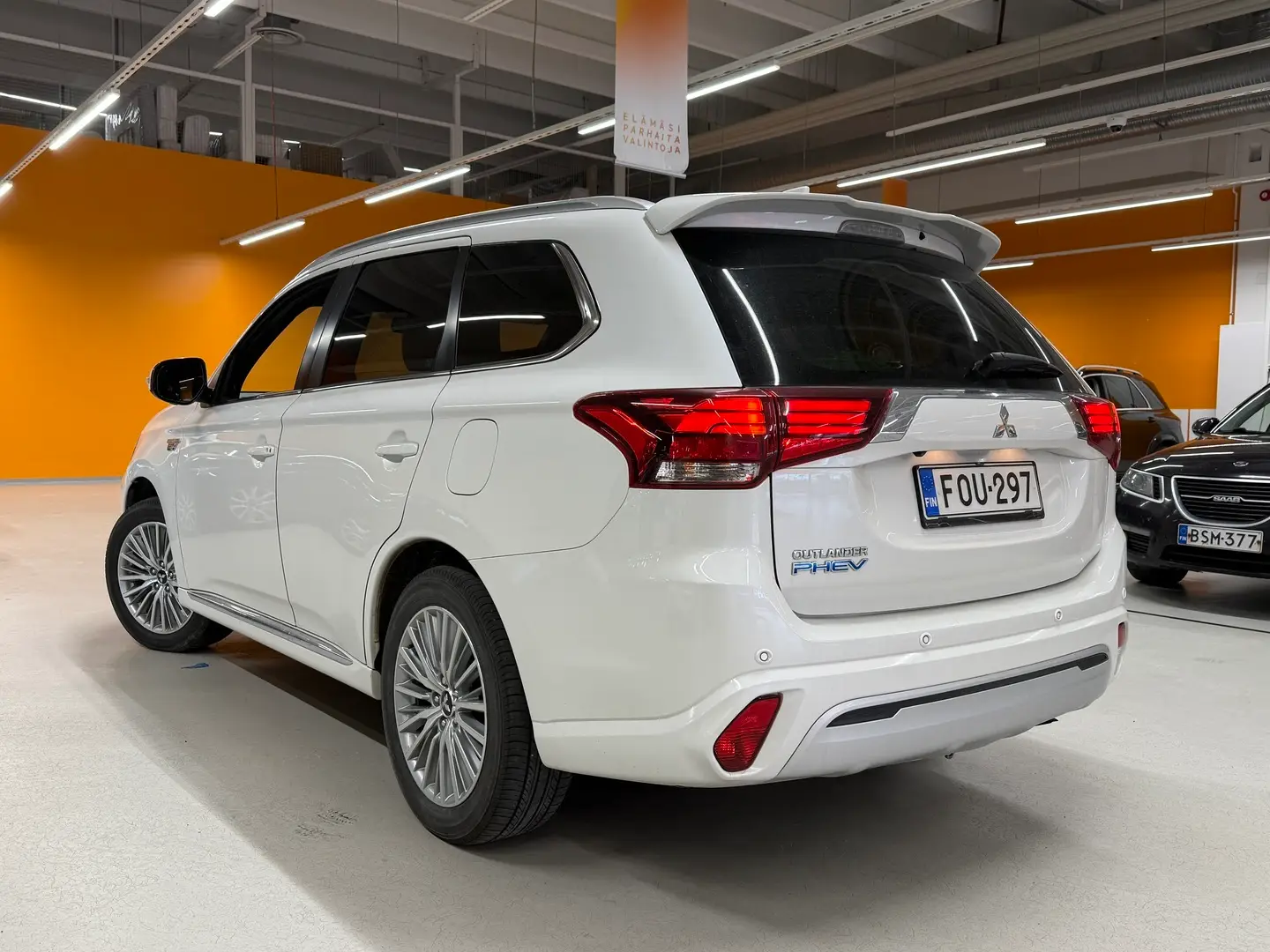 Car Image - 1cA3Np1Hxl0m598SABs3vR