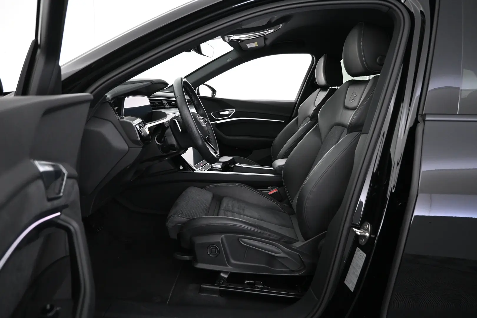 Car Image - 6LvkYvJfHlTz20ZEr3k0ji