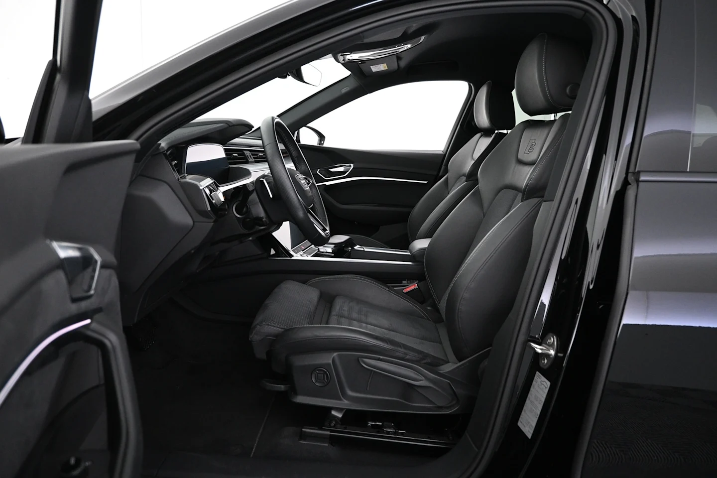 Car Image - 6LvkYvJfHlTz20ZEr3k0ji