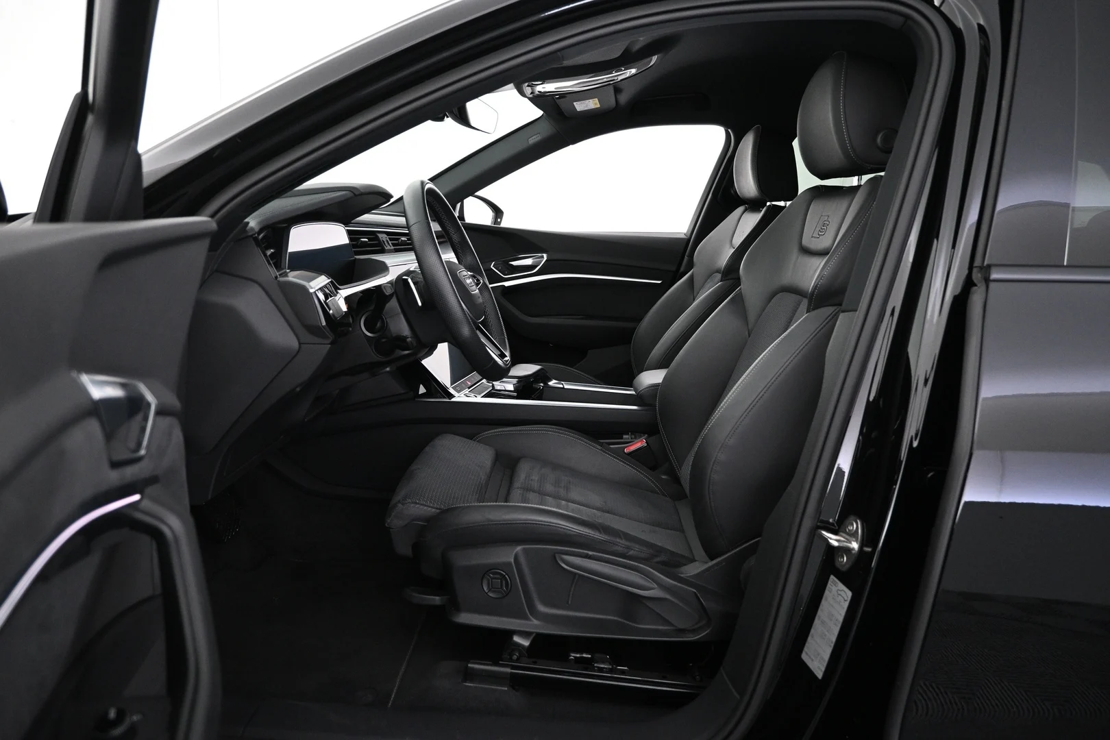 Car Image - 6LvkYvJfHlTz20ZEr3k0ji