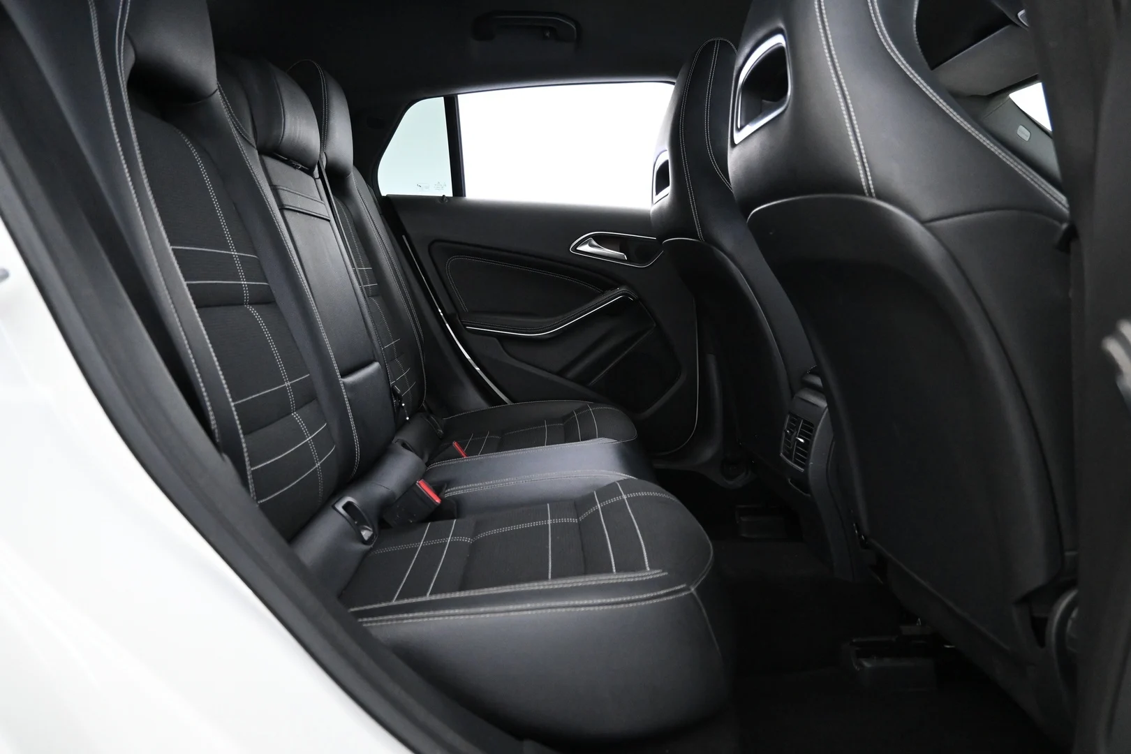 Car Image - 7na0F1B3BPEX4jAKqndrE5