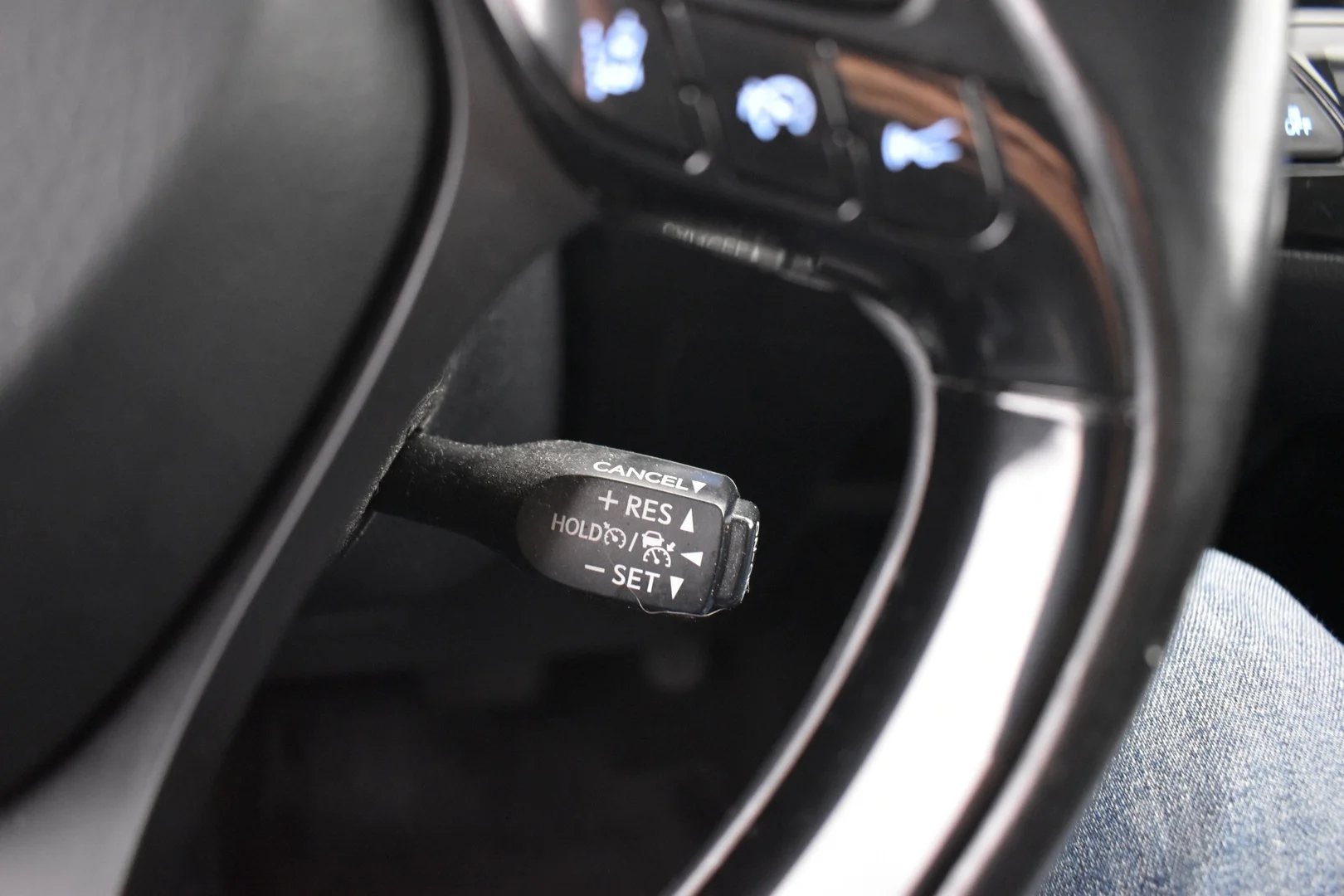 Car Image - 42PU5y3Y8XHPCBbK2L7MT1