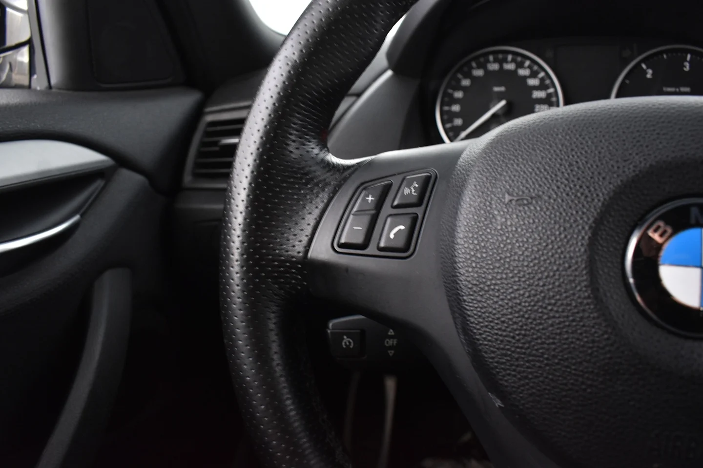 Car Image - 4nBsqiNdIBJt220qY41Tkh