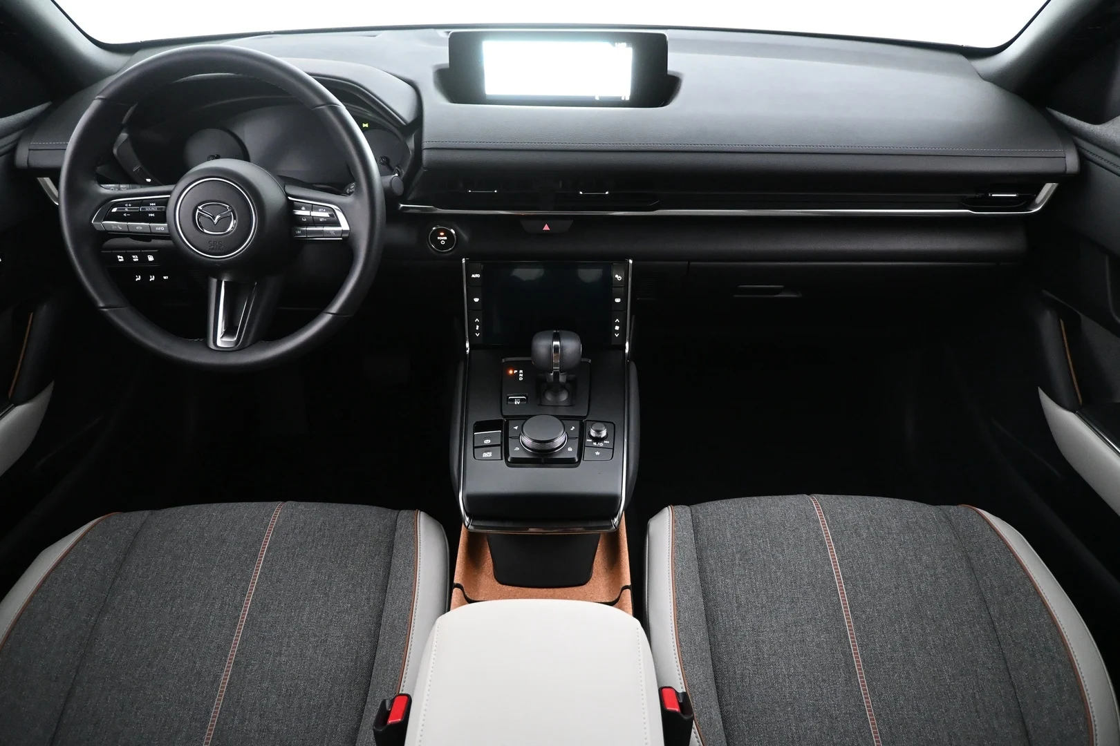 Car Image - 3I2dU3sMVBm30dTALtqTC0