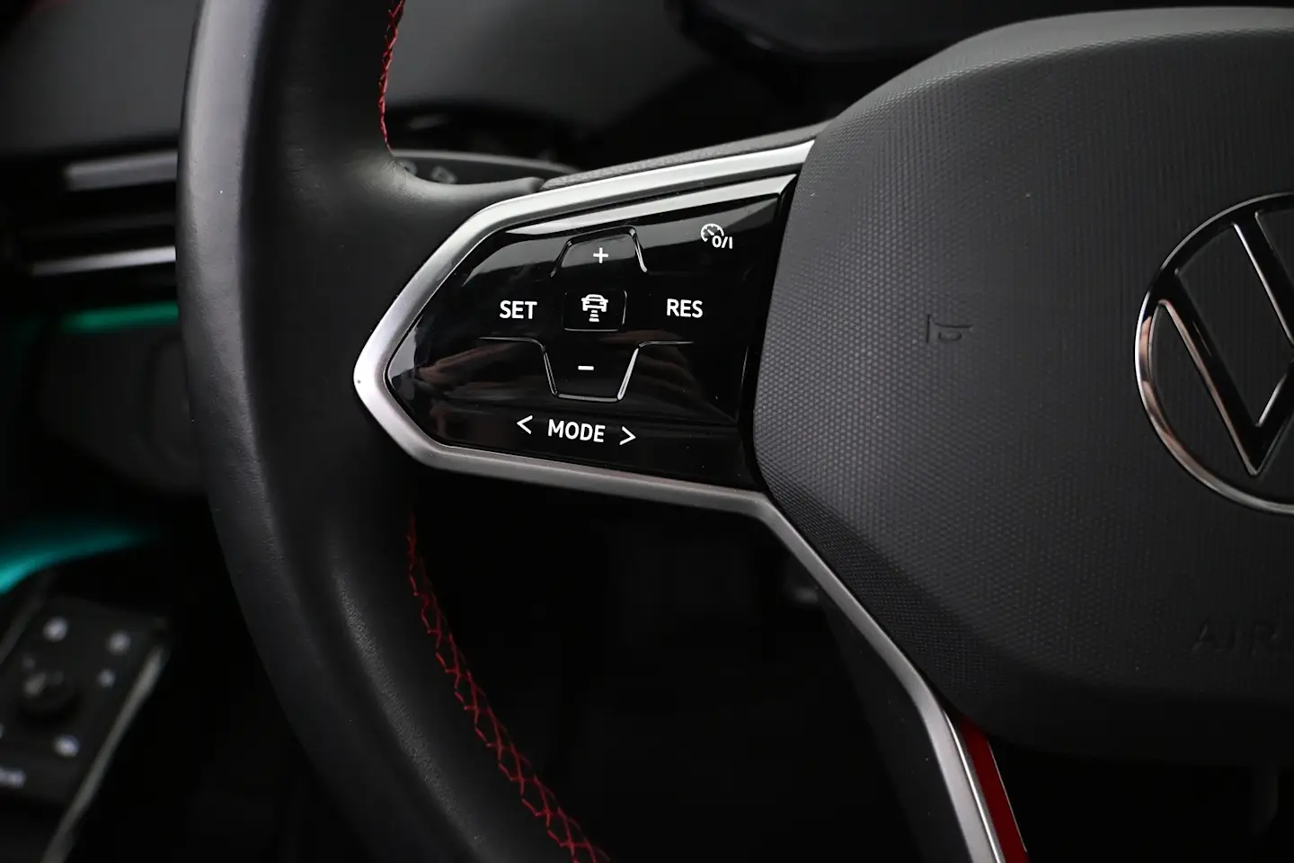 Car Image - 6QL8slahK0DDufe0LC897v