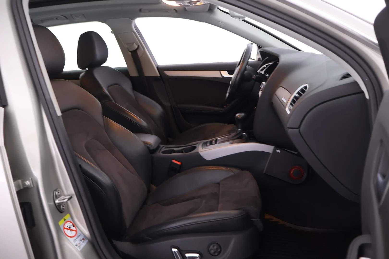 Car Image - scaeU4us1dGkNMtWL3vbn