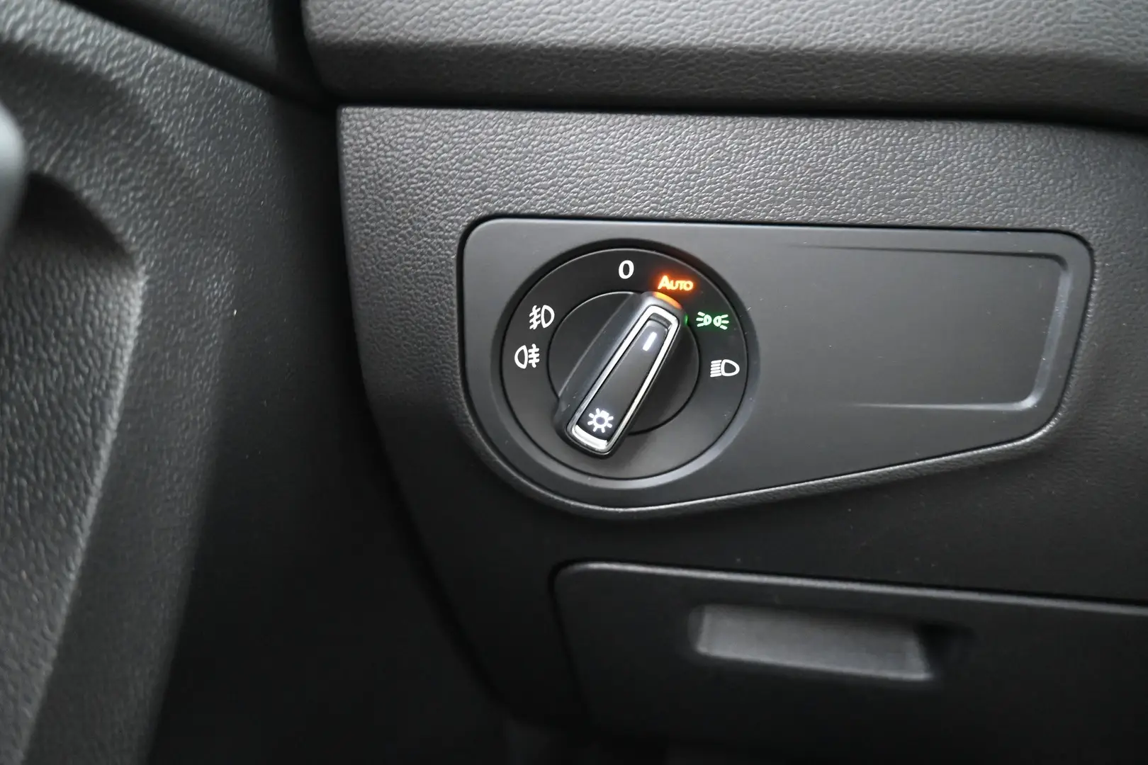 Car Image - 2Lo66UZKFpDlumonoHXi0G