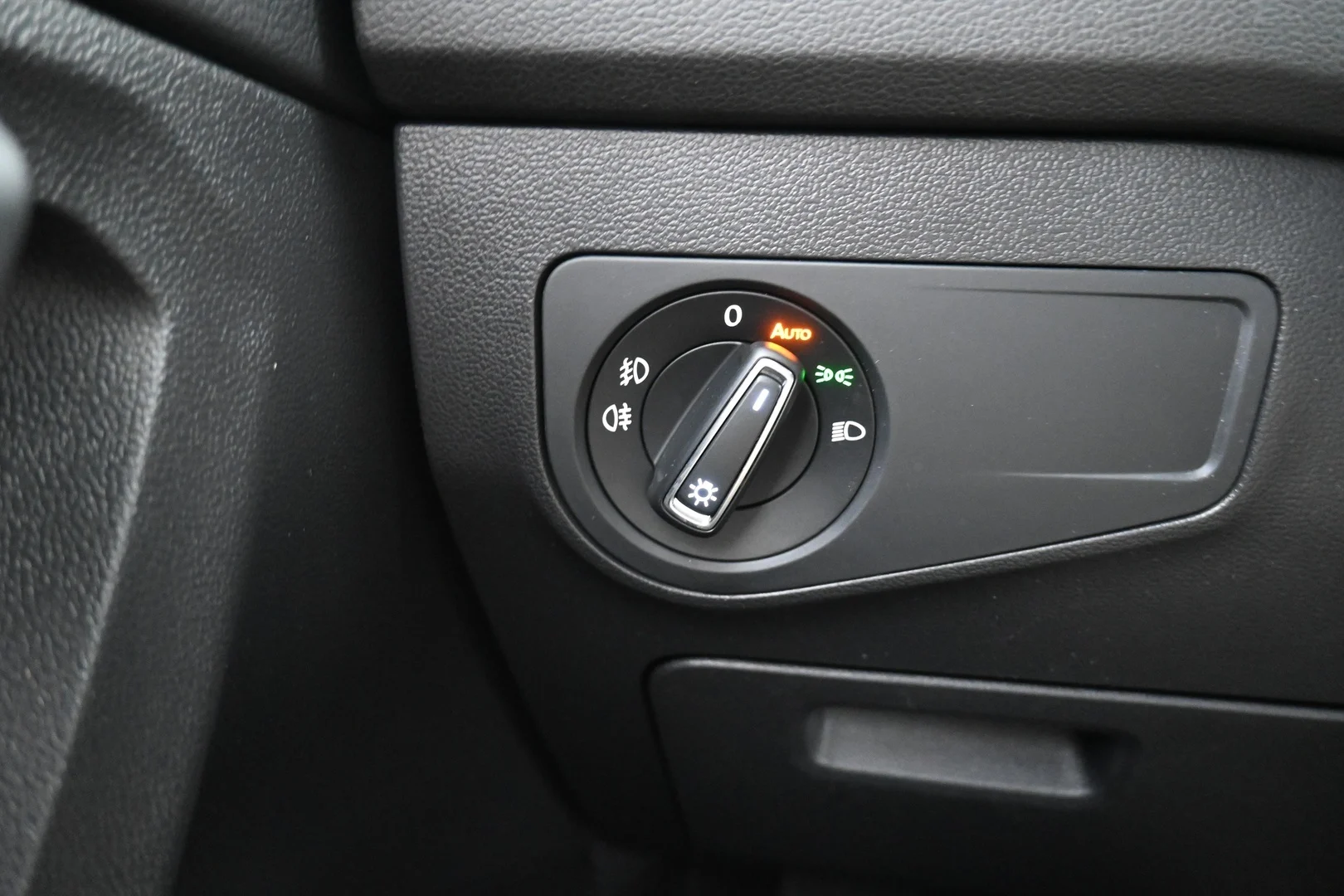 Car Image - 2Lo66UZKFpDlumonoHXi0G