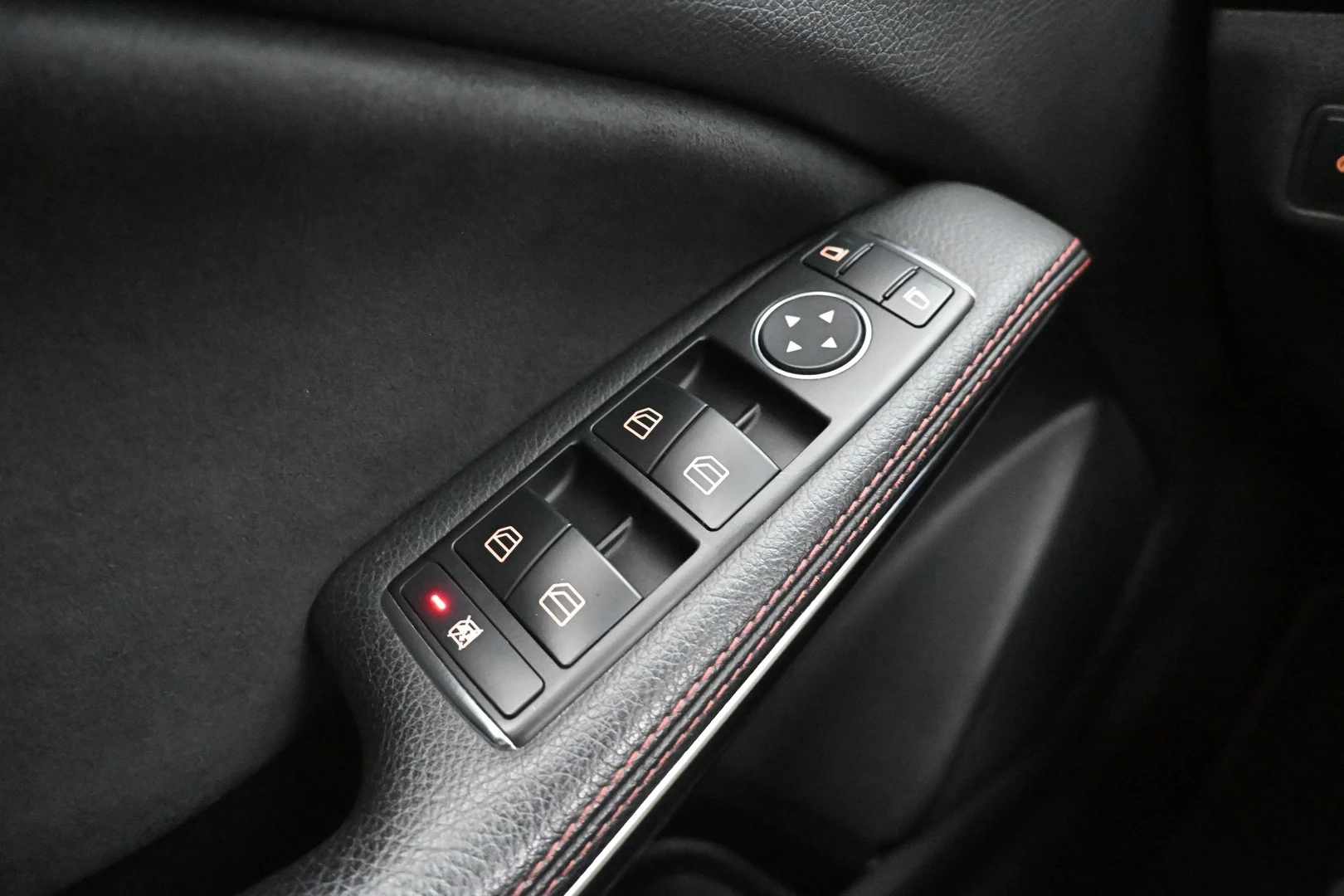 Car Image - CdHWxLMcfTzgBgPoOFqo9