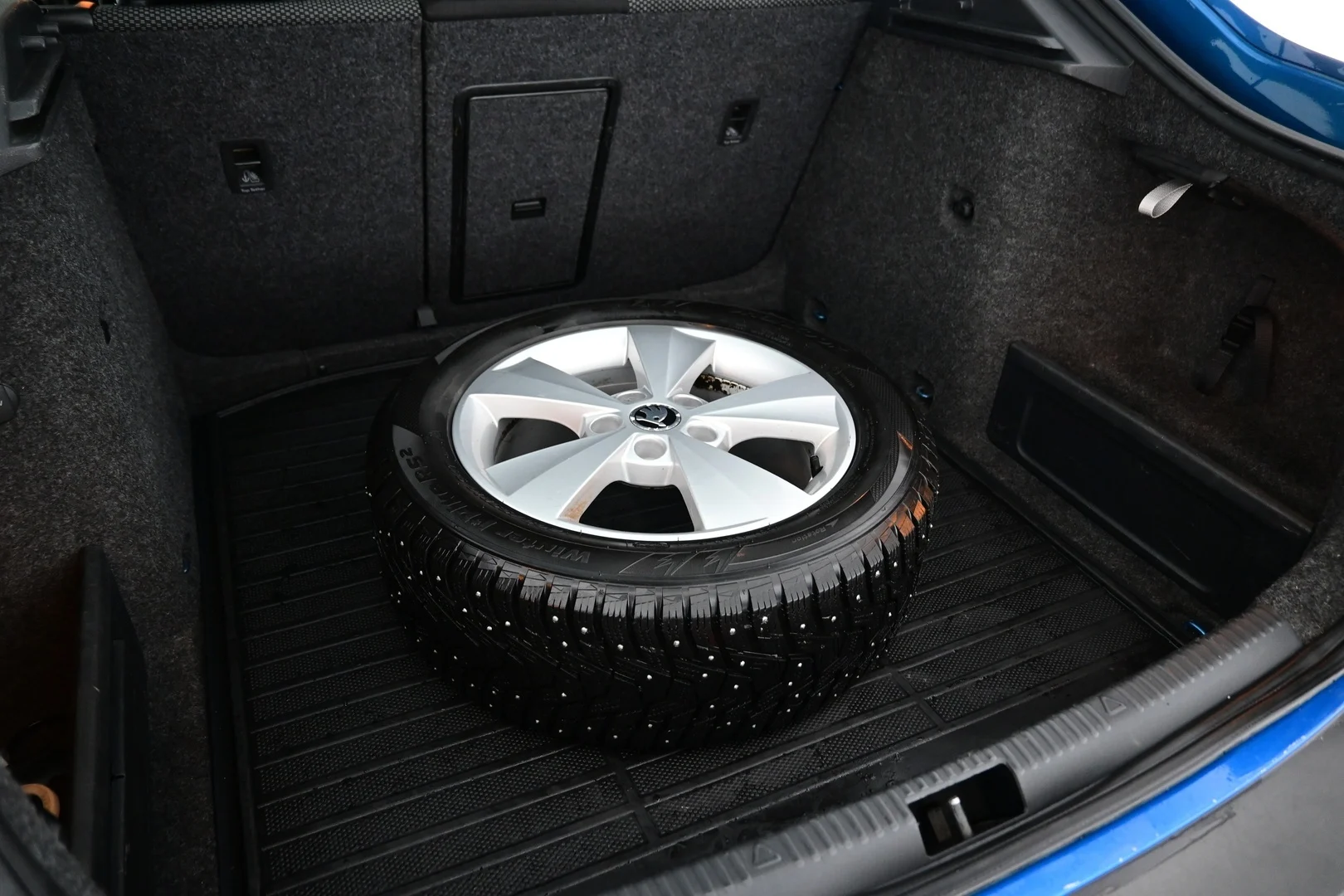 Car Image - 6RjKkTGoflRrPxh2rh9Dea