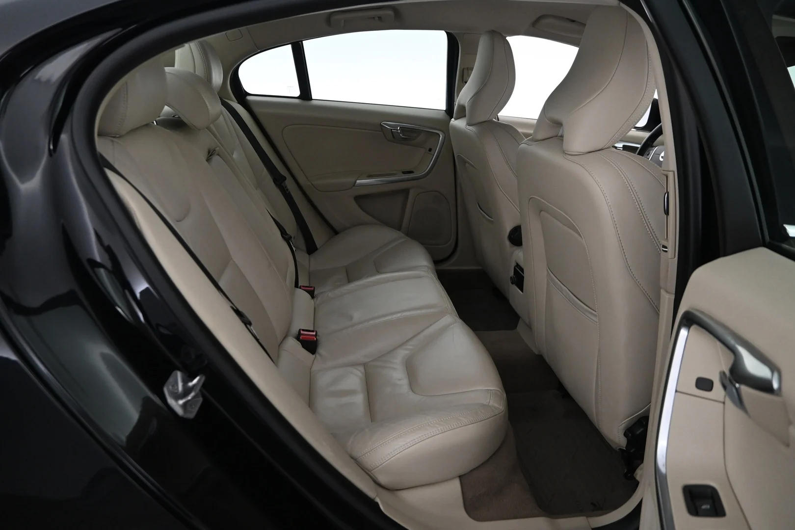 Car Image - 1x1KCF06loQ2KdYsgOWzNn