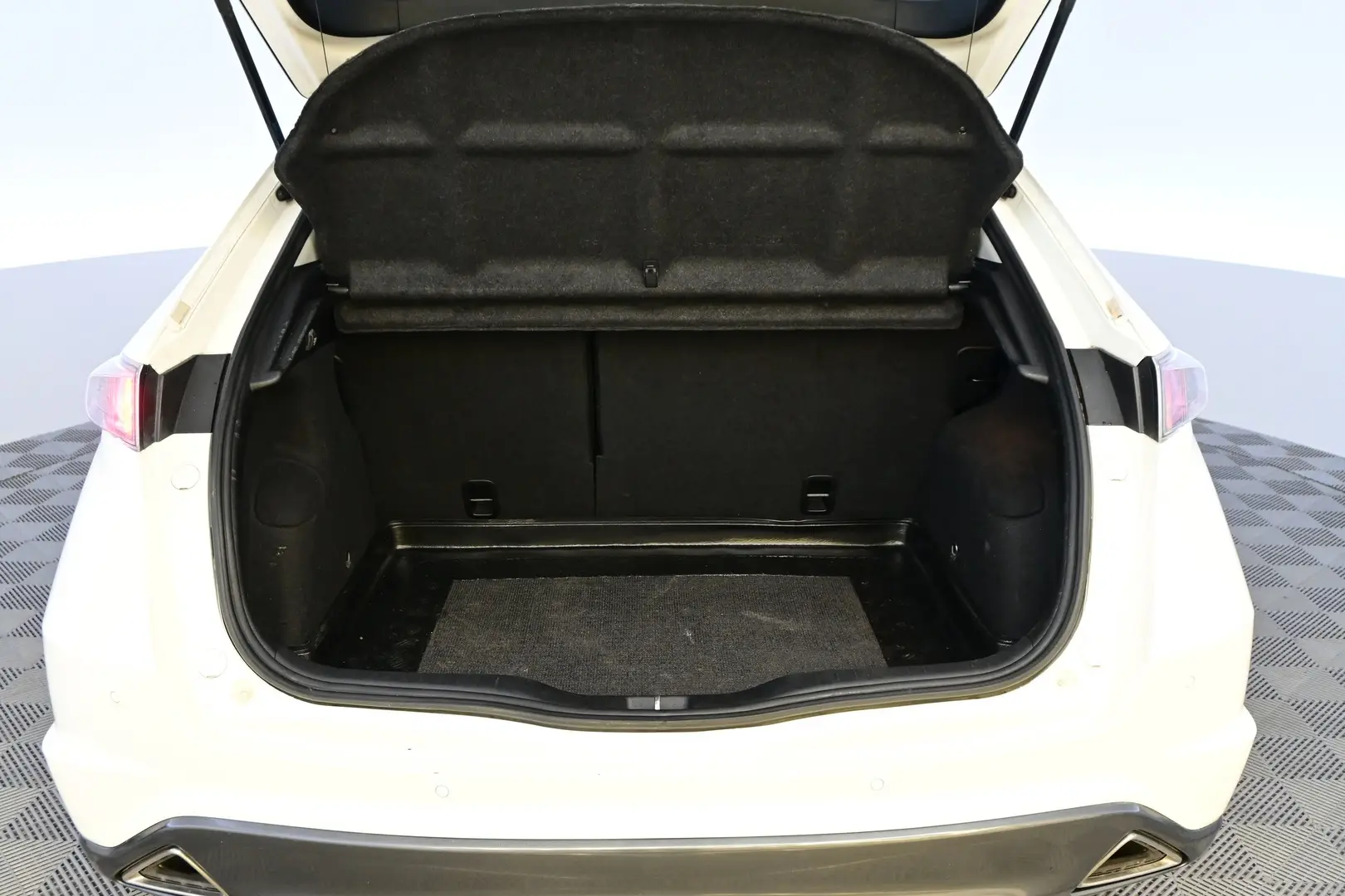 Car Image - 2hNOp4QOPLtrhjCWzeRIN2