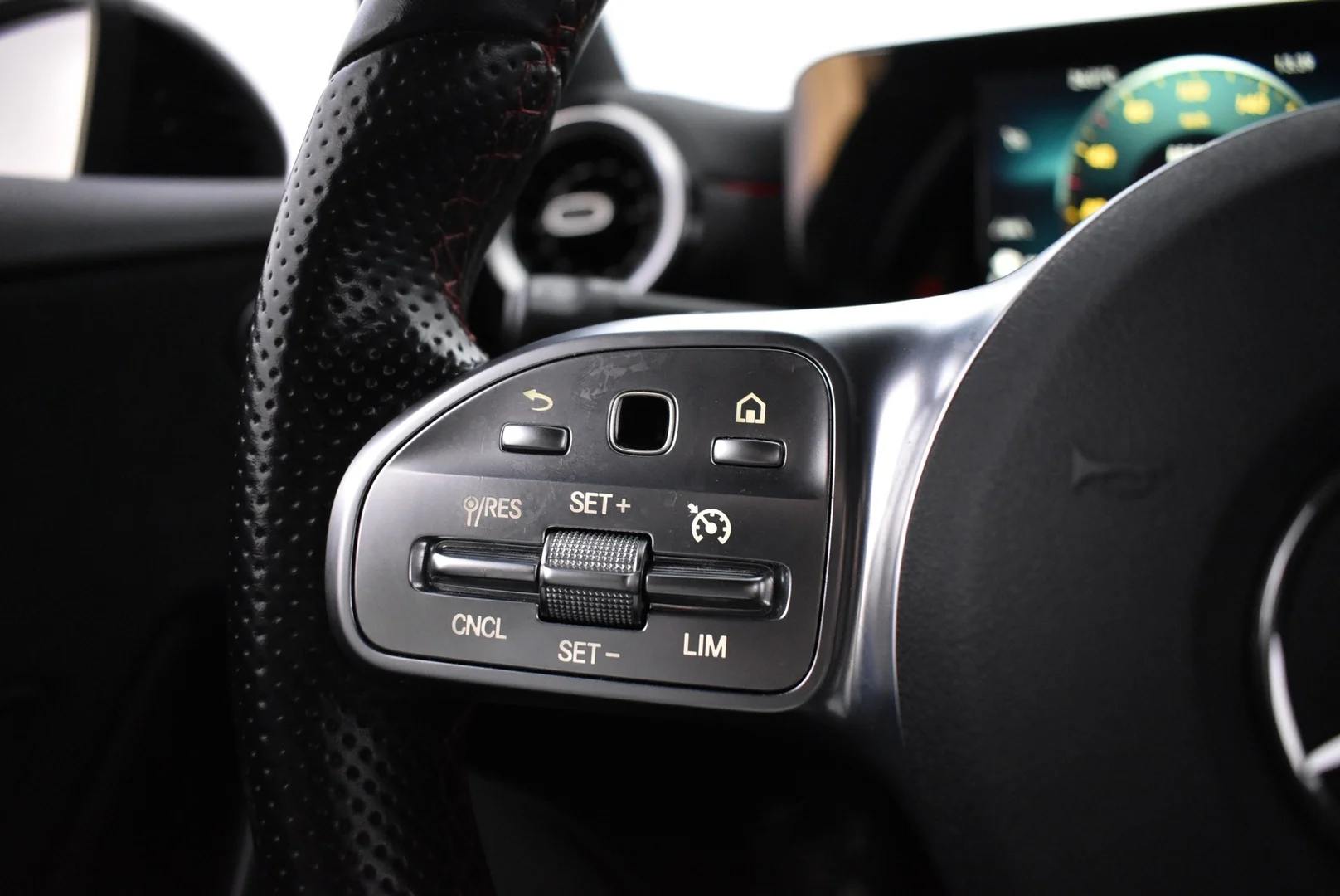Car Image - 3BJbtpIkvRNr3ySMglDGN7