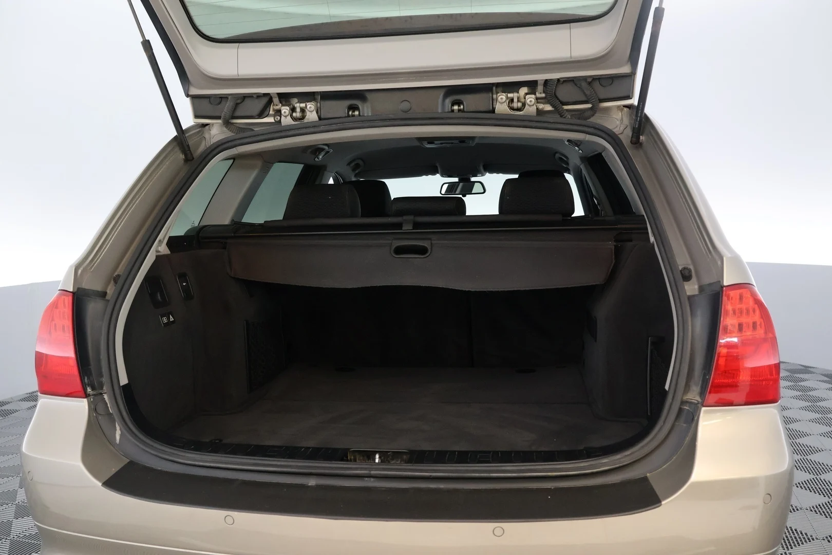 Car Image - 4gOTeDsjeSkIsscR7oWloQ