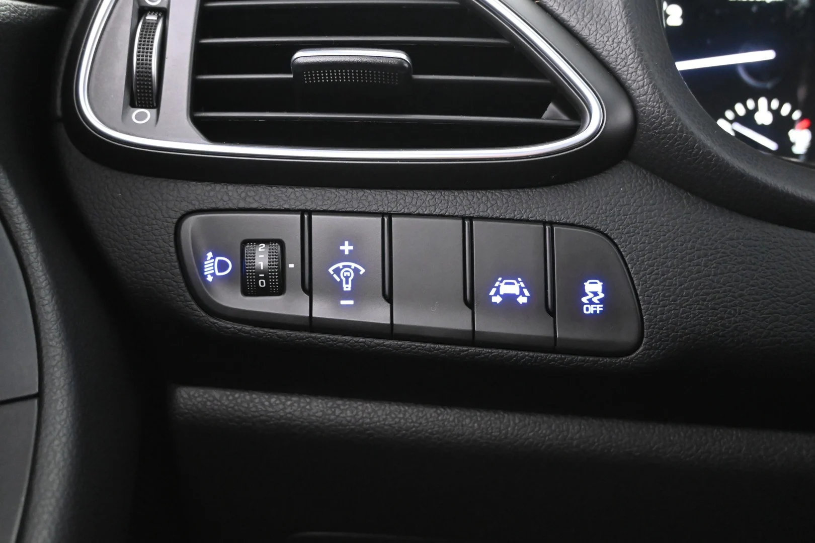 Car Image - 6jkMXlNImP2Coic3FLGiiu