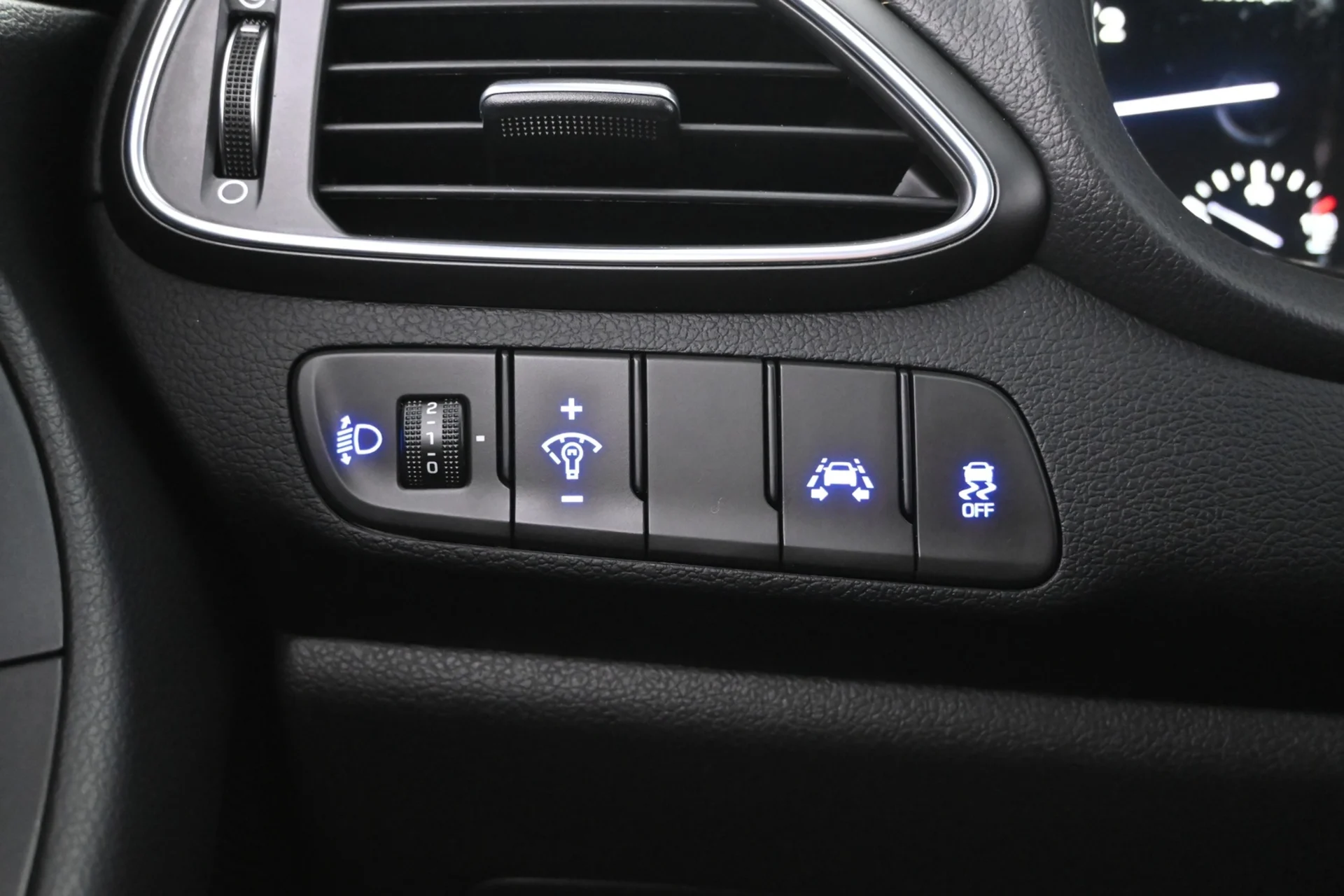 Car Image - 6jkMXlNImP2Coic3FLGiiu