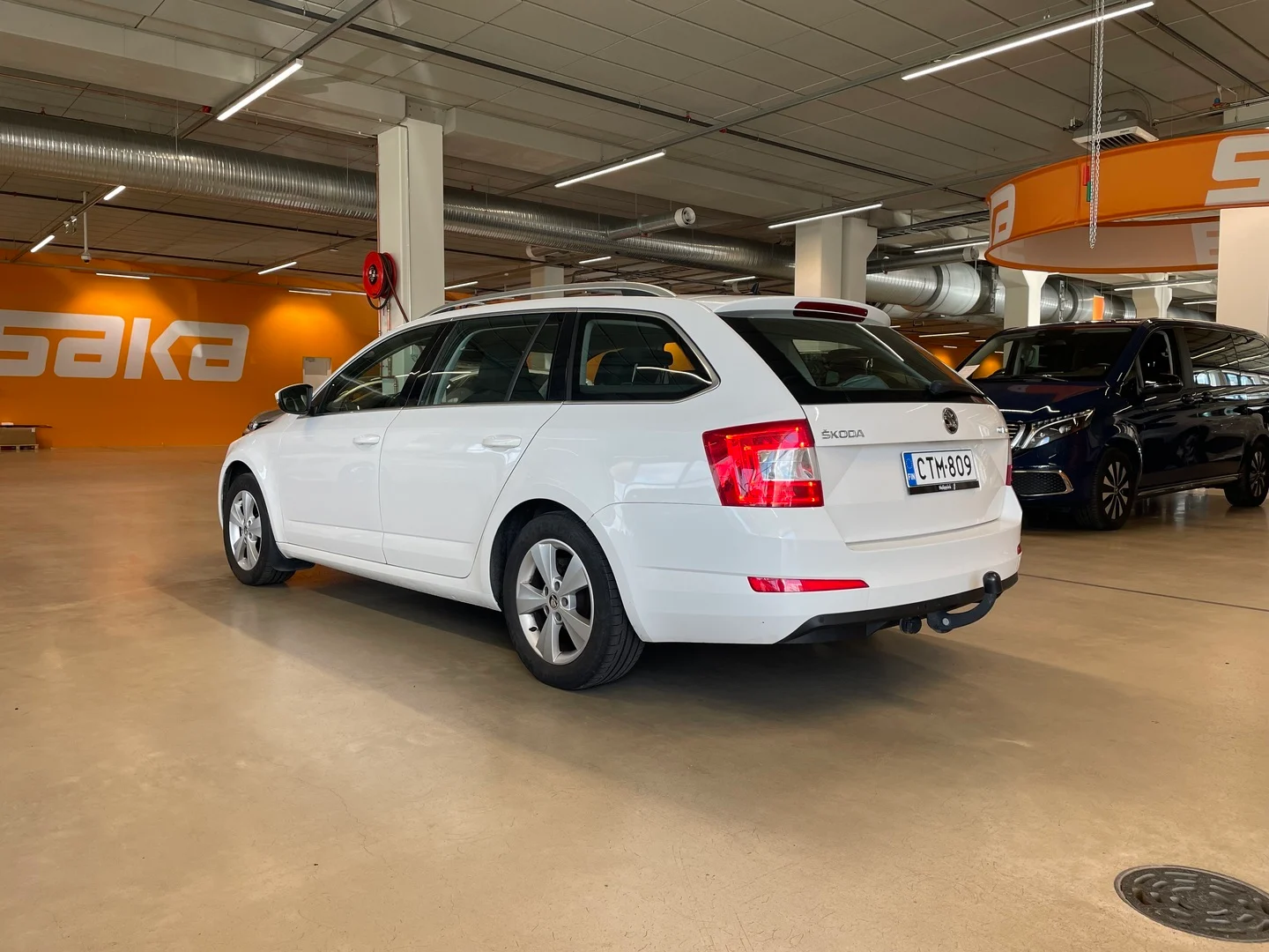 Car Image - 1GebavLqo5kndAcIWuF0C8