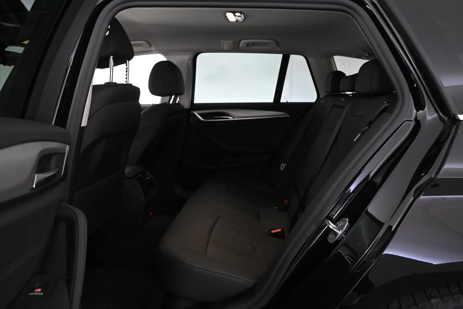 Car Image - 2ONFKELwiIUMgggypQ64UM