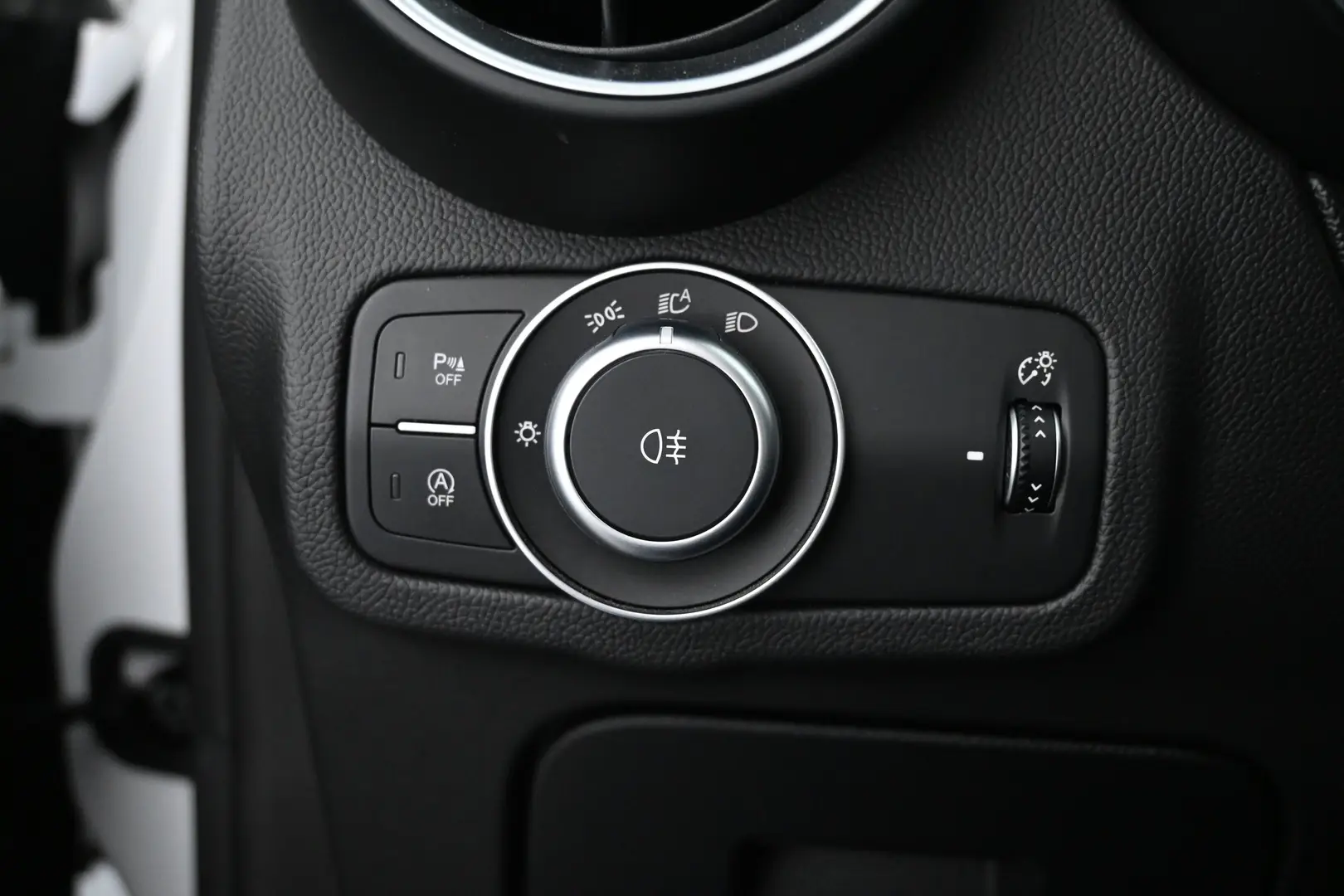 Car Image - 4Ge4Ri8XGkDMDgJoeSroFw