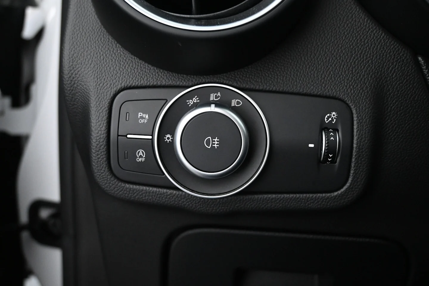 Car Image - 4Ge4Ri8XGkDMDgJoeSroFw