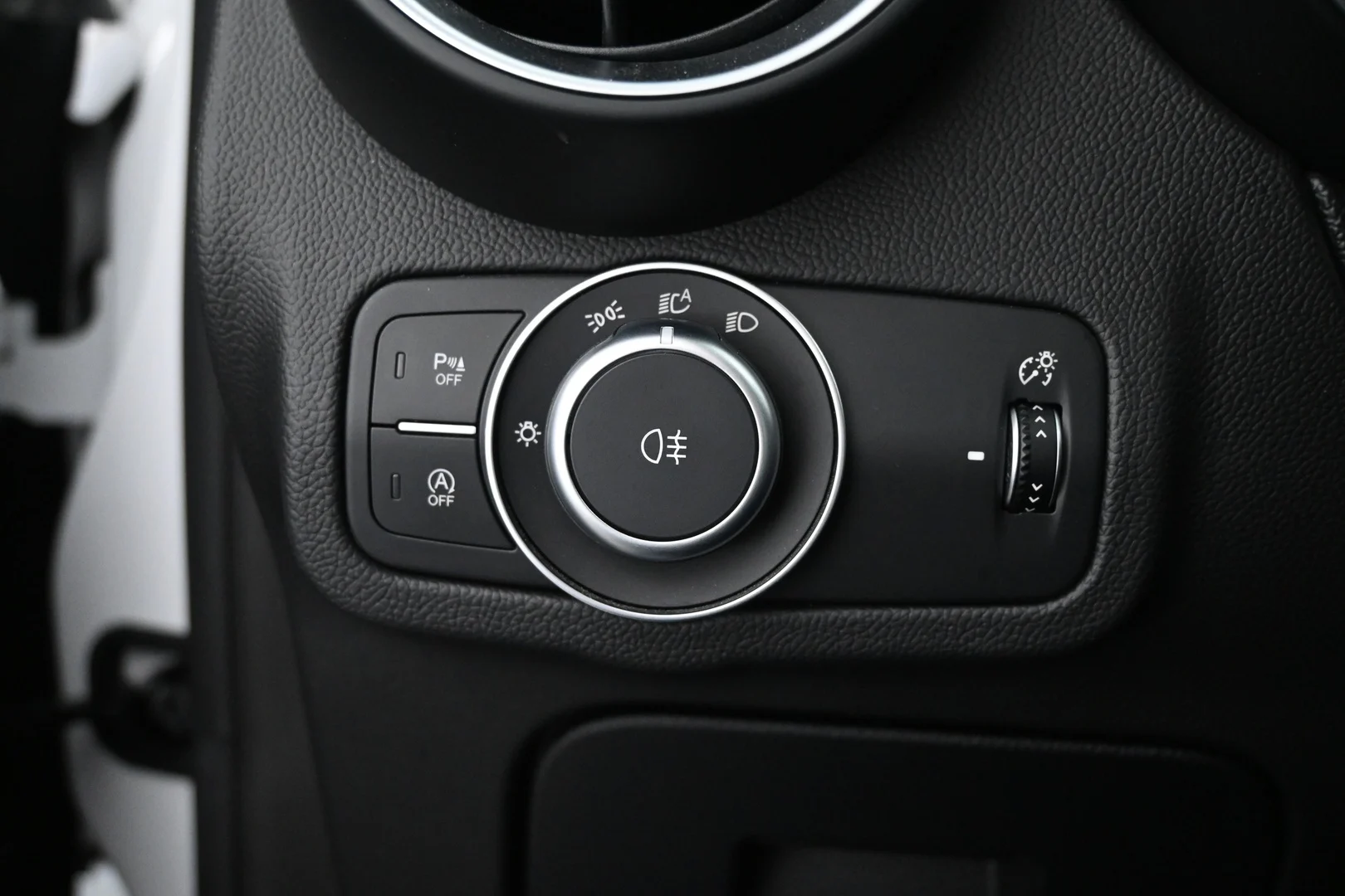 Car Image - 4Ge4Ri8XGkDMDgJoeSroFw