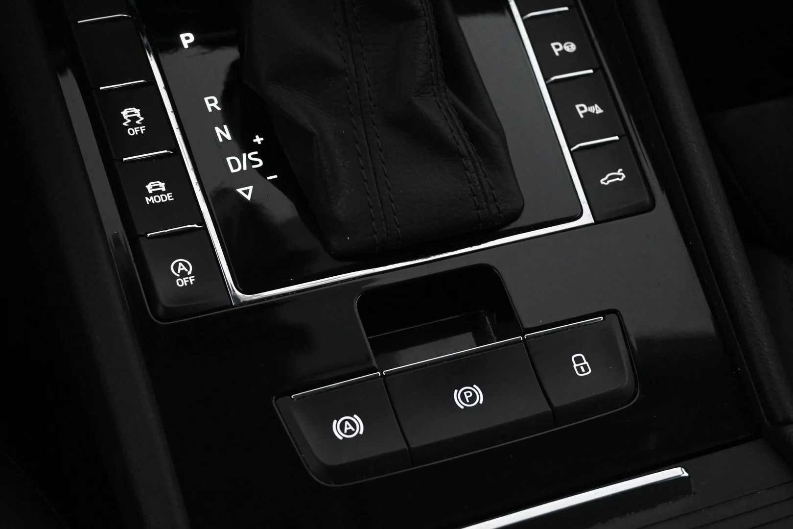 Car Image - 7aonO8mzbwZclfuSqIDcDe