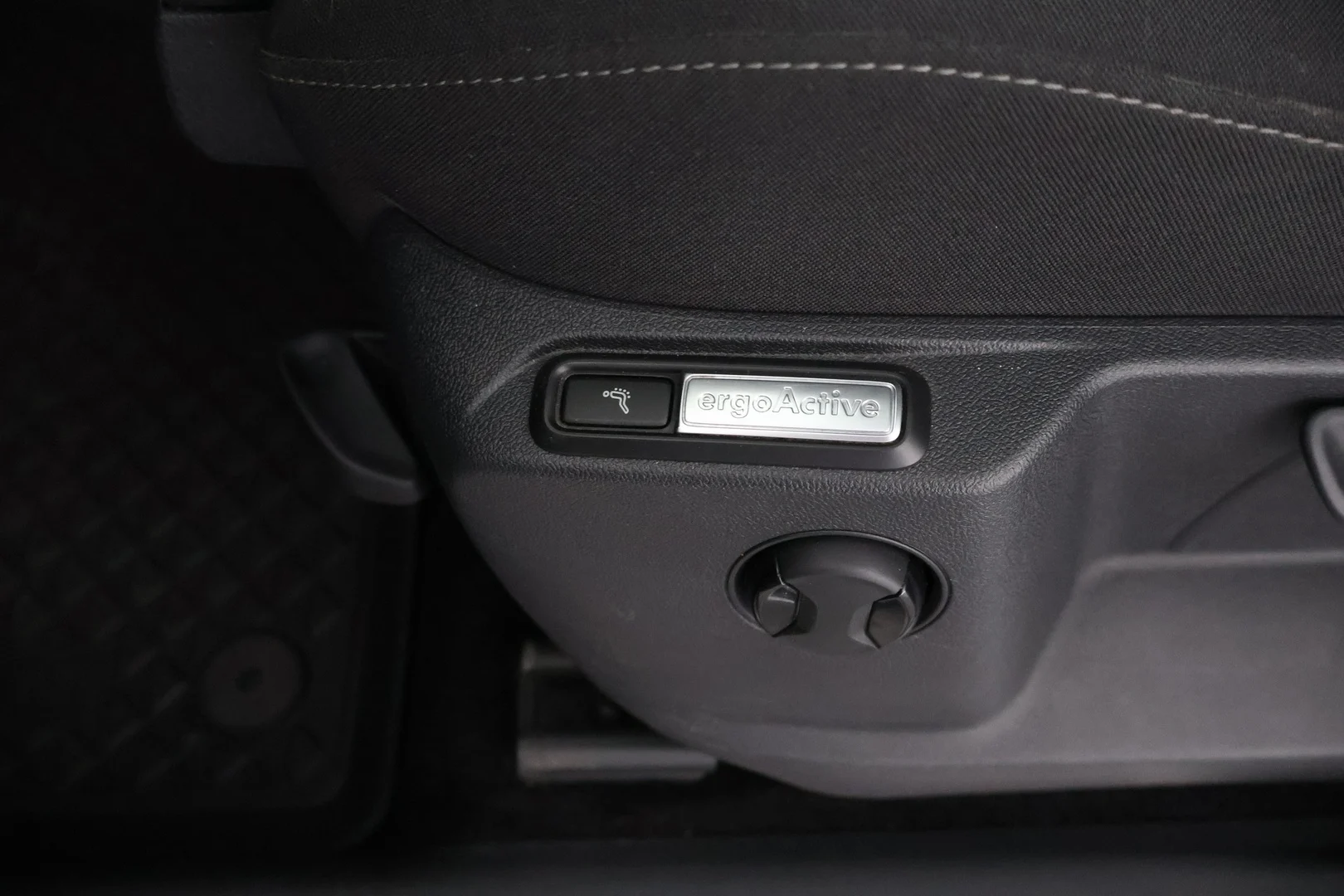 Car Image - 72RwHLBBC3Q2H5ilgNjRDV