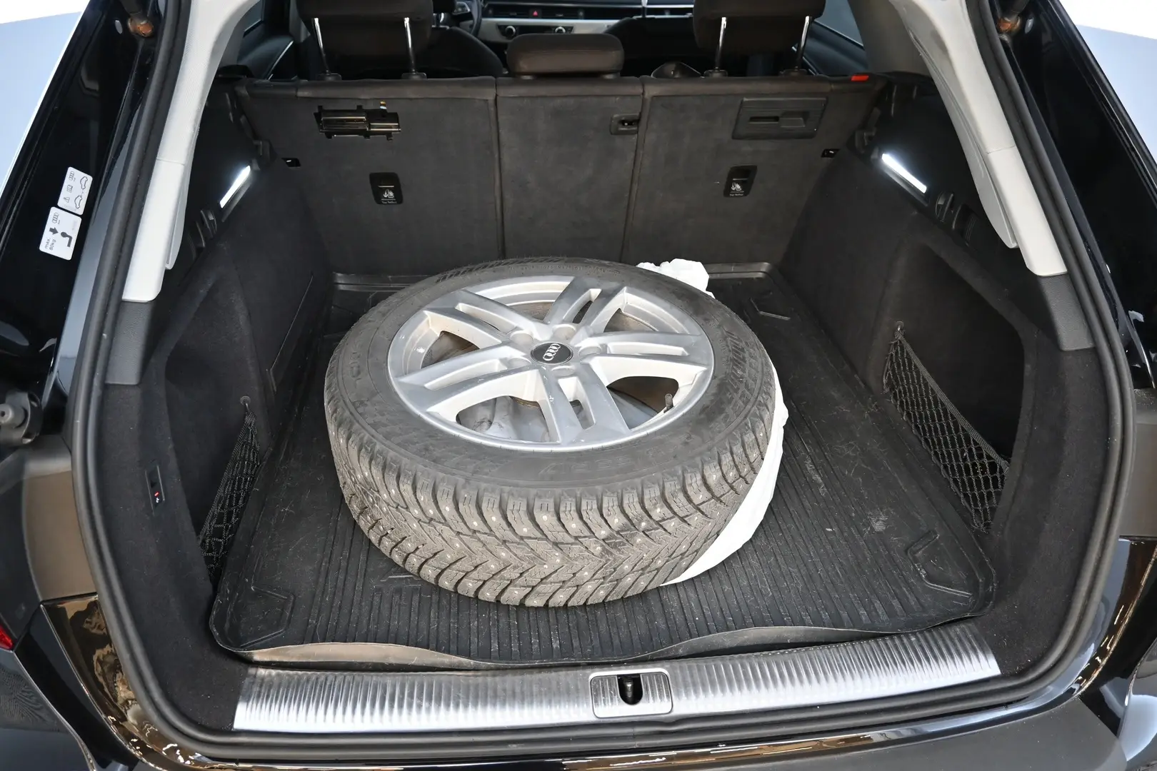 Car Image - 2AuZCckpBUn40JAX9RNe4K
