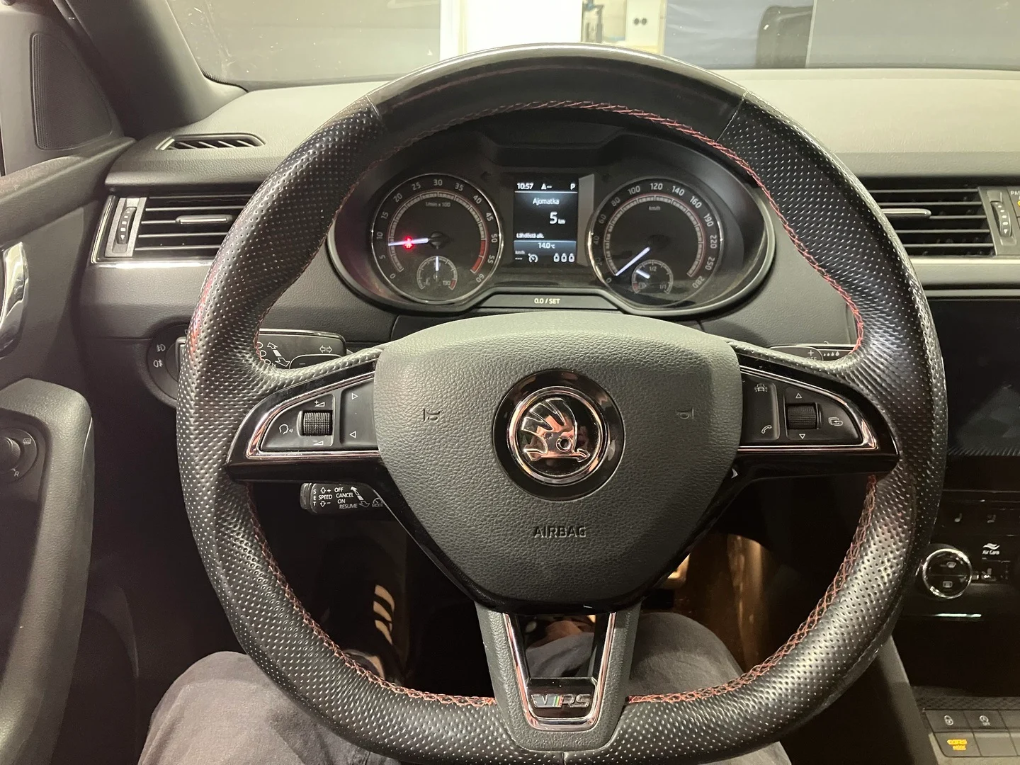 Car Image - 3MqdrCzBAIqpo7xFUzfbzZ