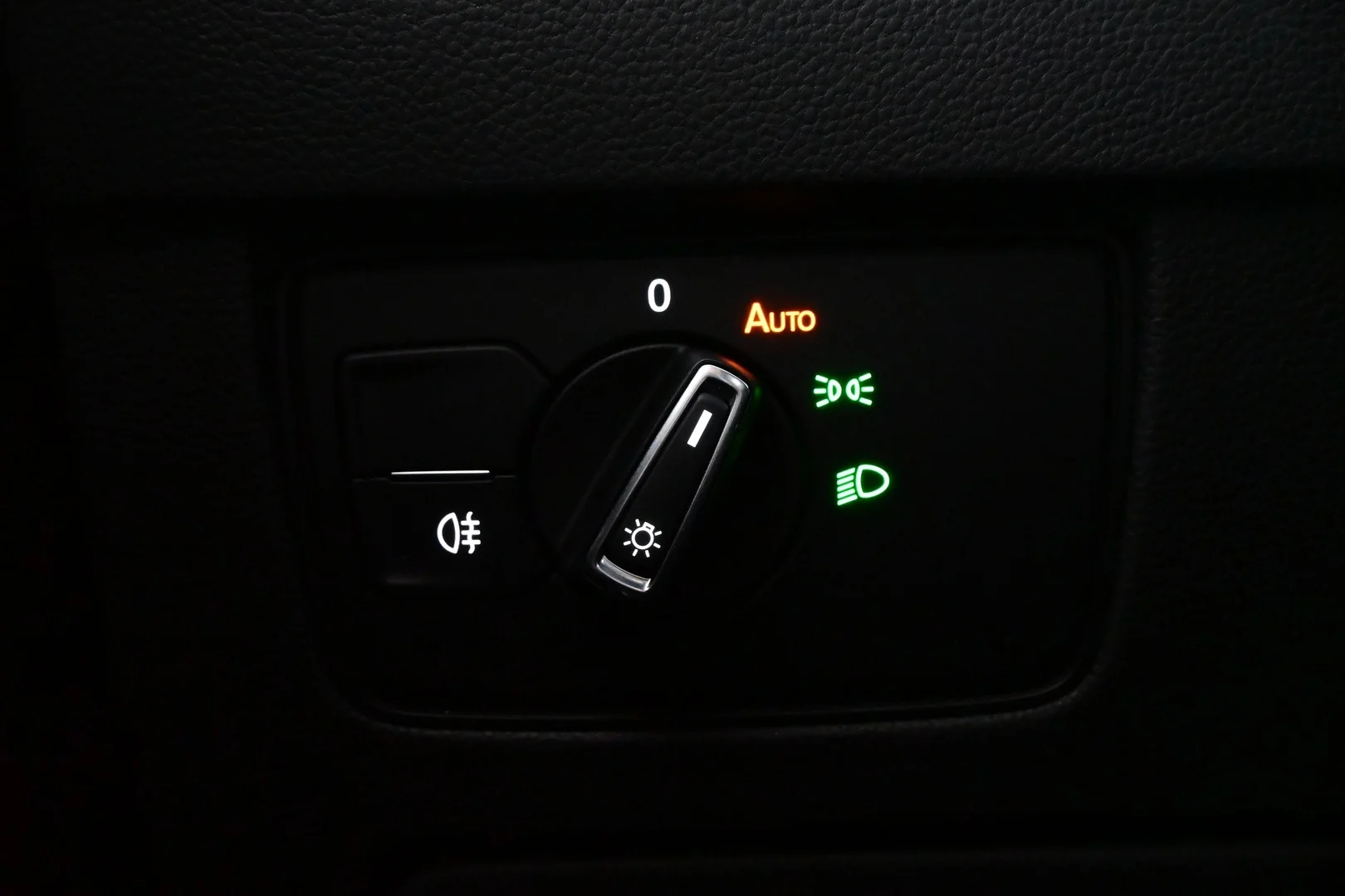 Car Image - NE2QGmWpa3dbhnJ52Z9YL