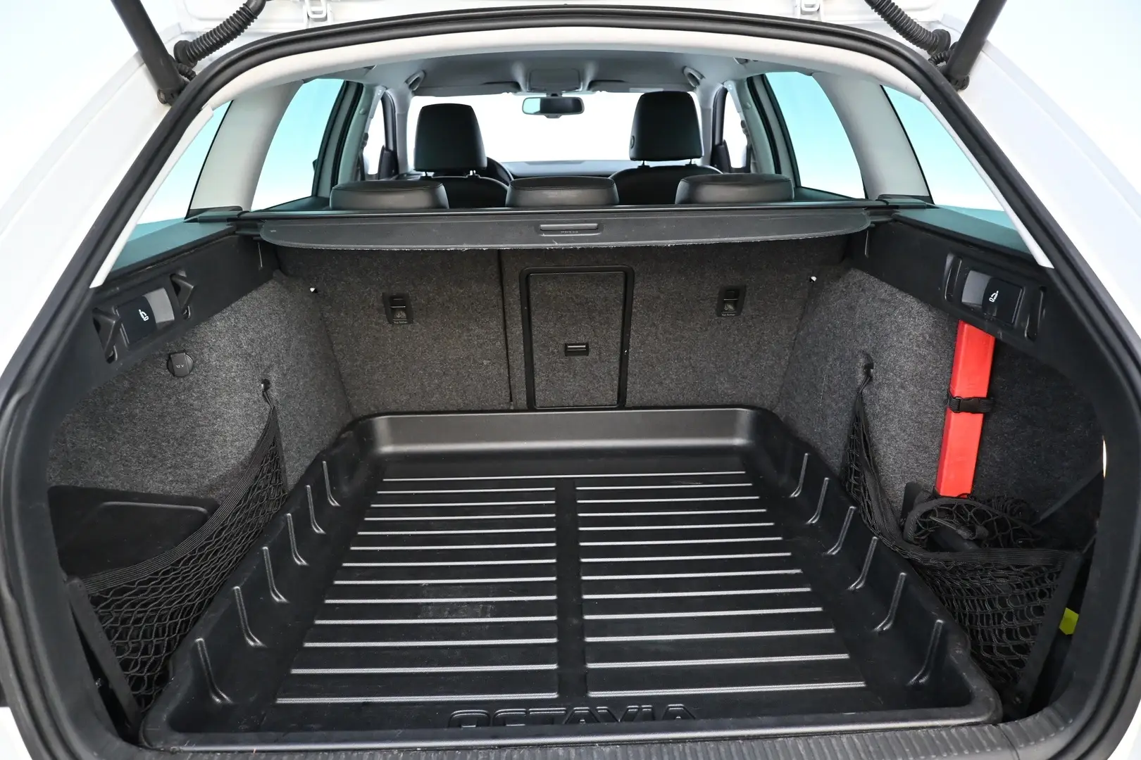 Car Image - 4E8UZeSECFeKmjN55c1yDm