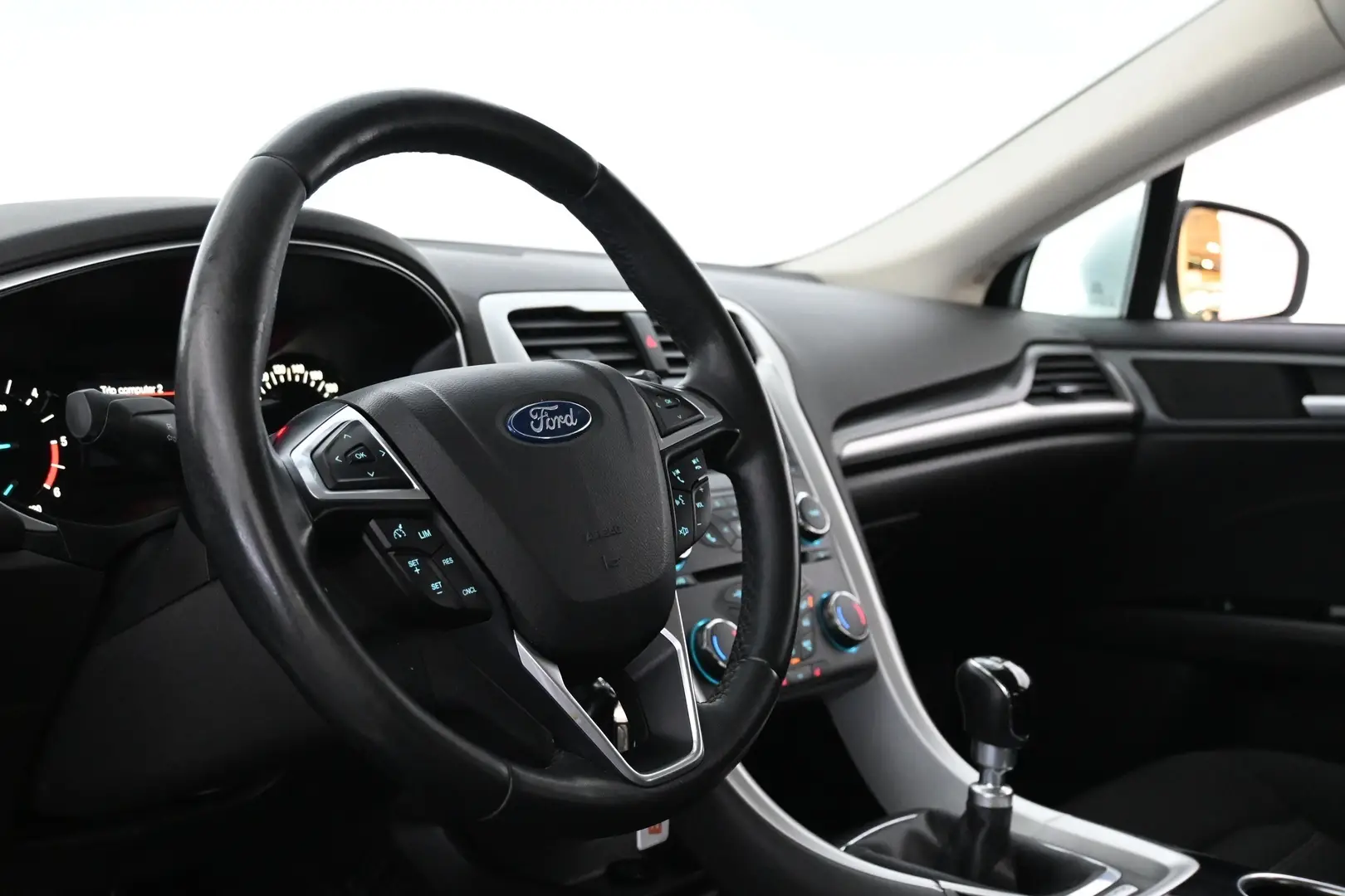 Car Image - 6fXmm6jfspcCfXrKNEWZcB