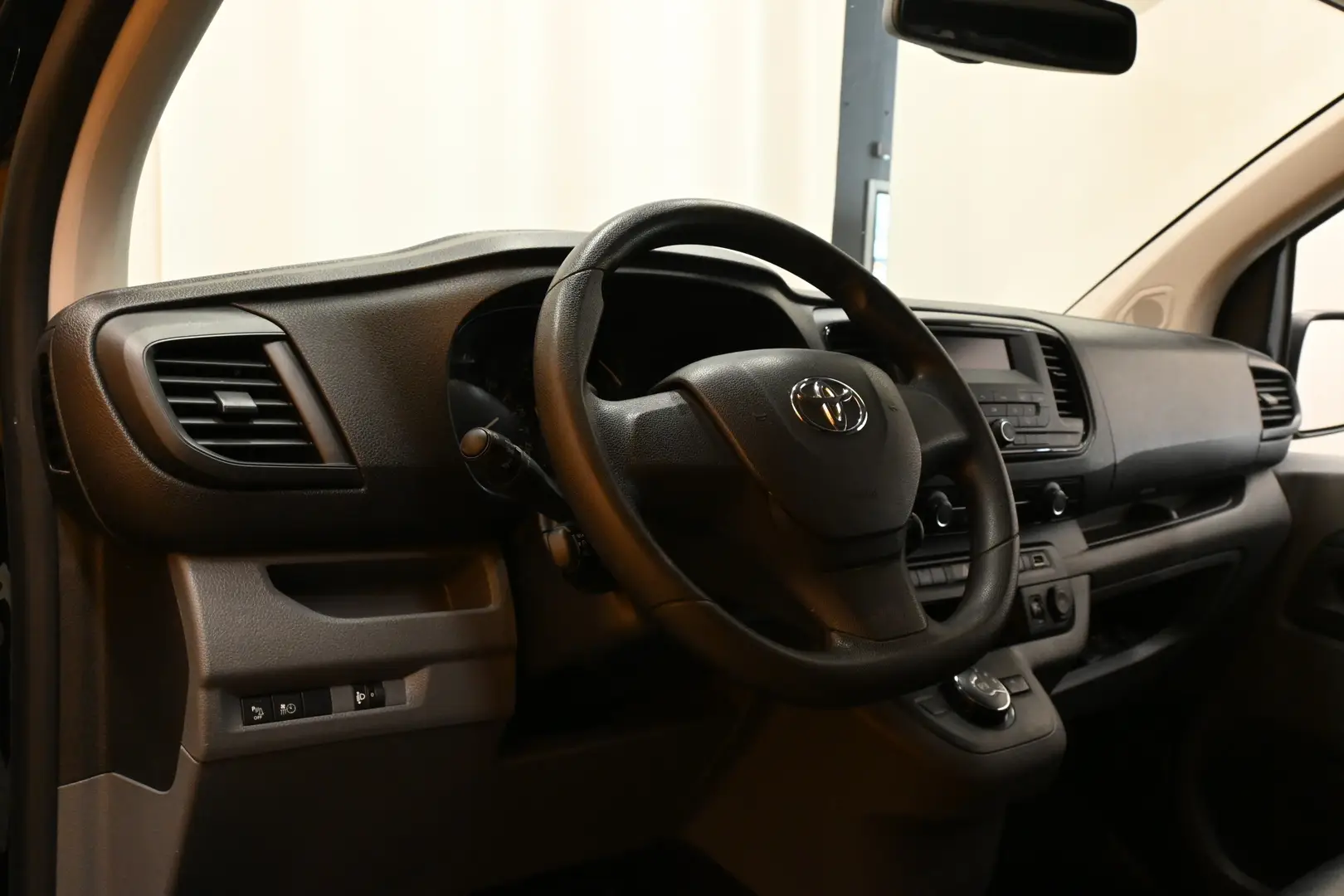 Car Image - 2M320KGY0gGgsQMGsGggDk