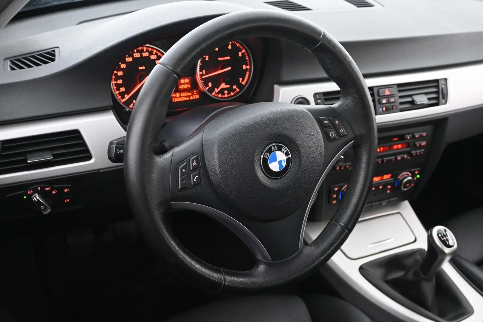 Car Image - 14RqUd3JJGyKiU7n9ujXxF