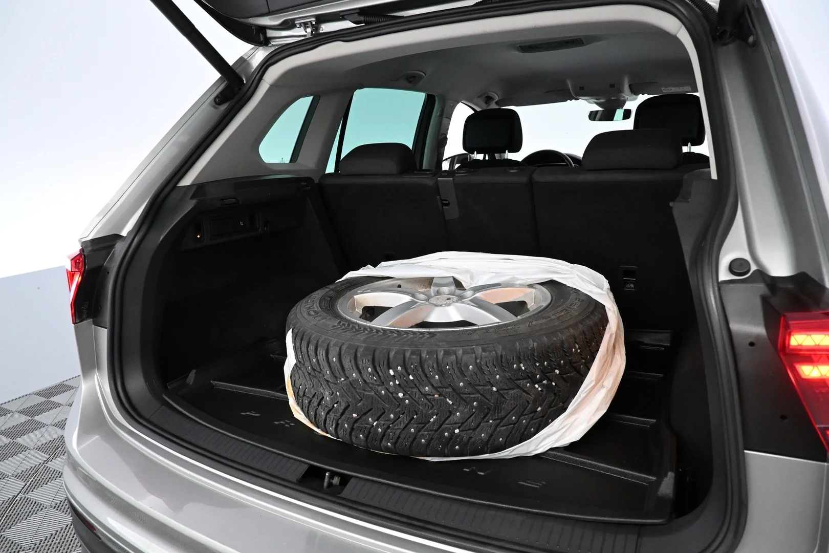 Car Image - IJbQ6uRteXcHXLfjbgQuo