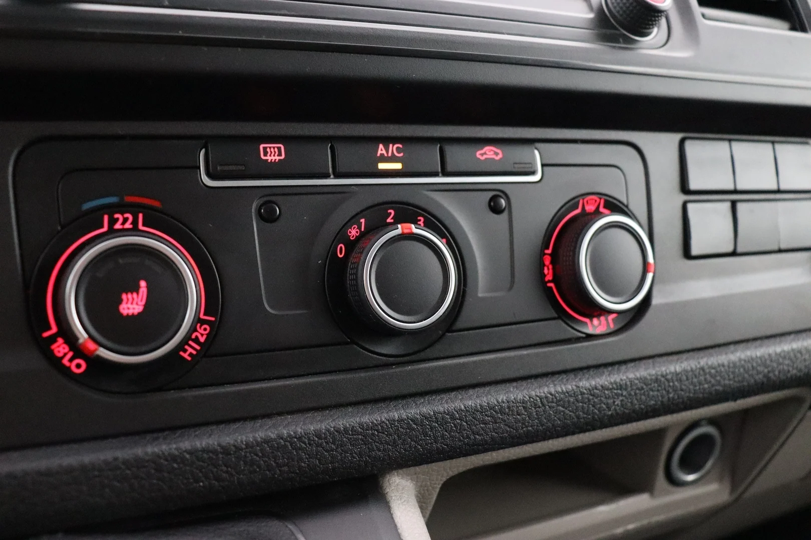 Car Image - 5YOZZQ4JNNlVicdN6fDKbD