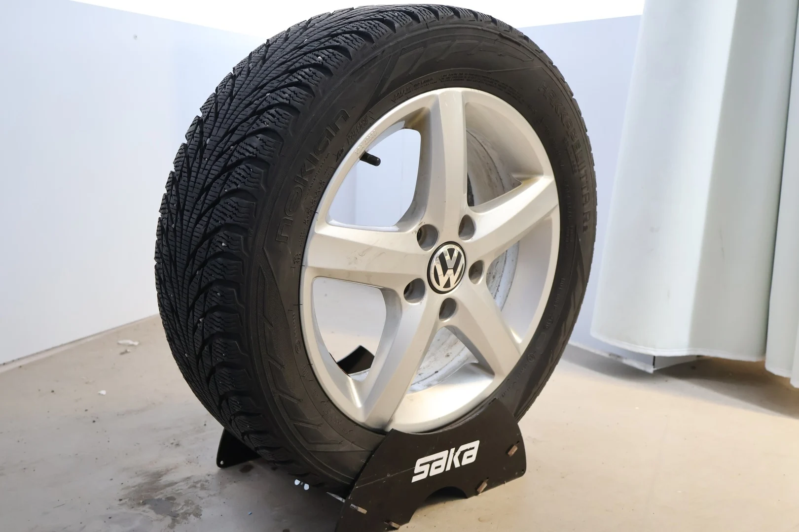 Car Image - 2wQM8zPH1M8Nhjryg4pIwE